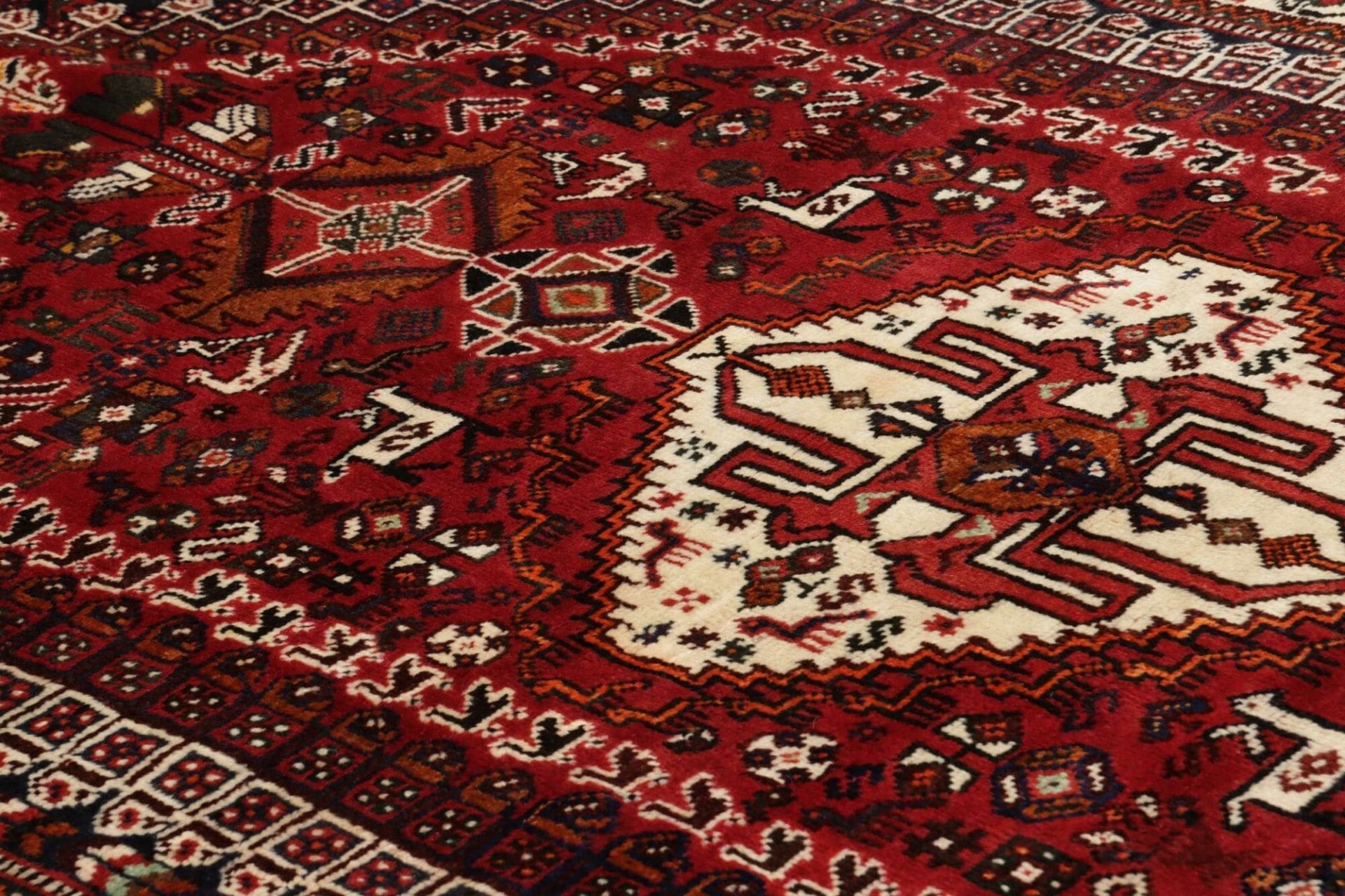 shiraz-orientteppich-163-x-253cm-handgeknupft-aus-wolle-6 Shiraz Perserteppich 163 × 253 cm aus Wolle, handgeknüpft