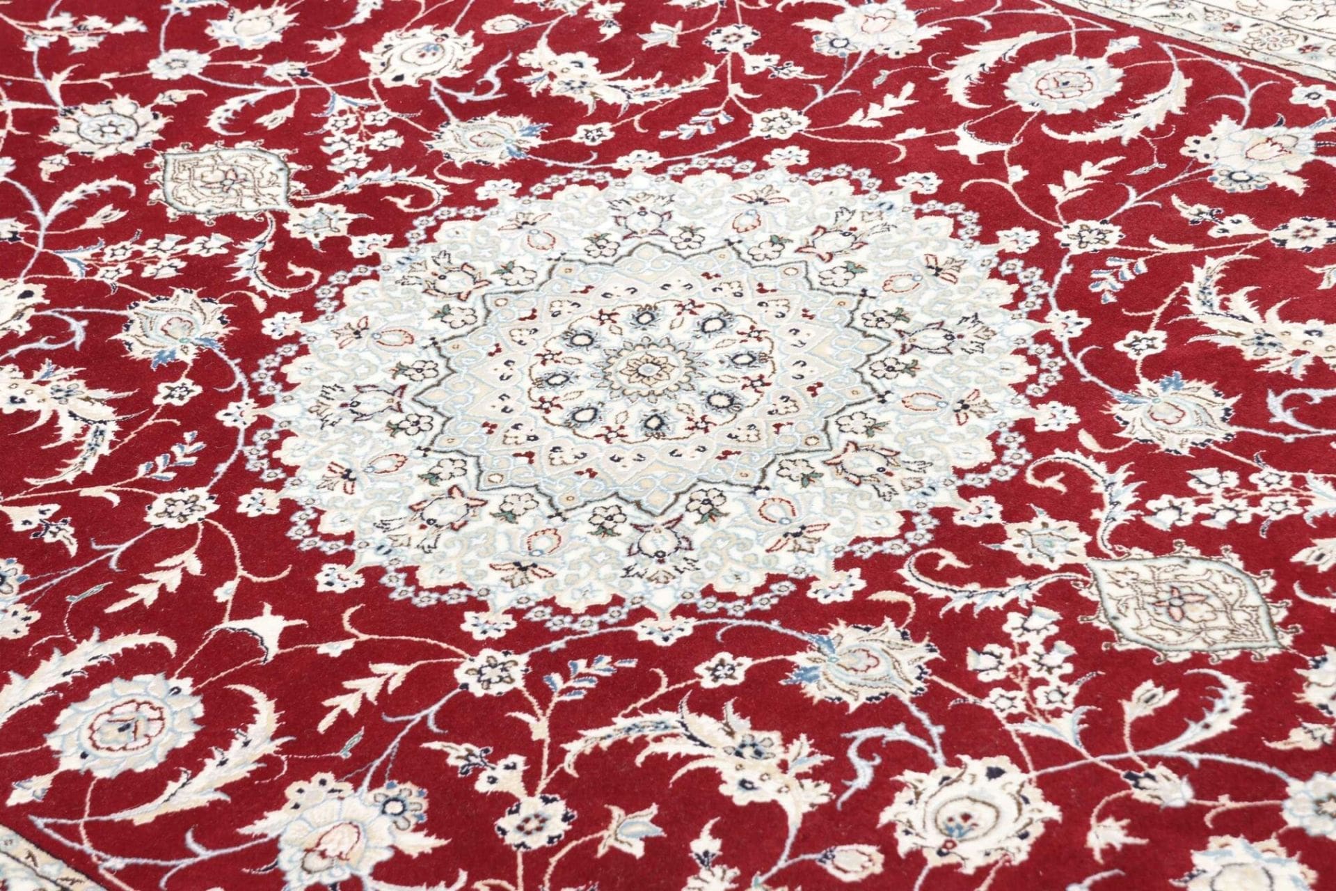 Nain Perserteppich aus Iran, 153 × 230 cm