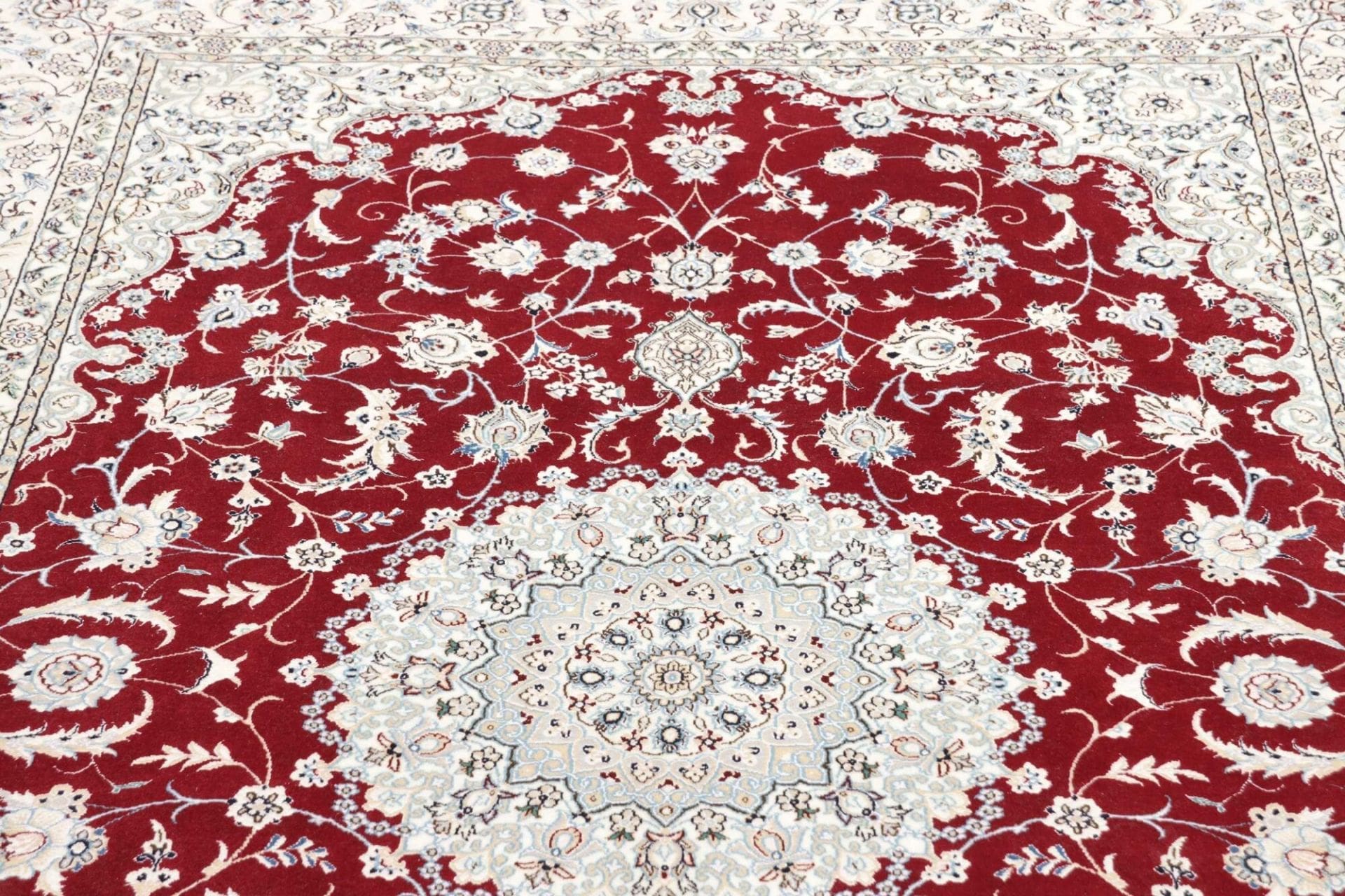 Nain Perserteppich aus Iran, 153 × 230 cm