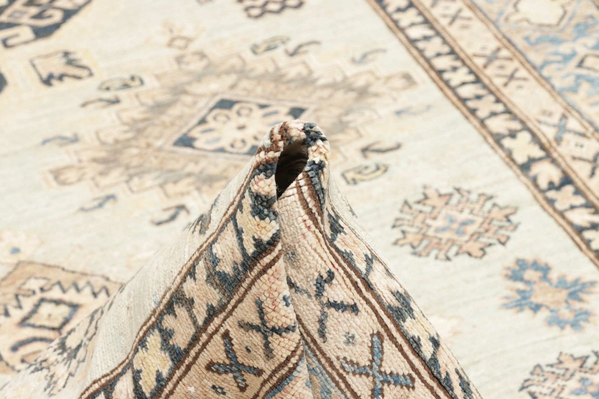 kazak-teppich-168-x-247-cm-handgeknupft-geometrische-muster-orientteppich-8 Handgeknüpfter Kazak Orientteppich, 168 × 247 cm, Wolle
