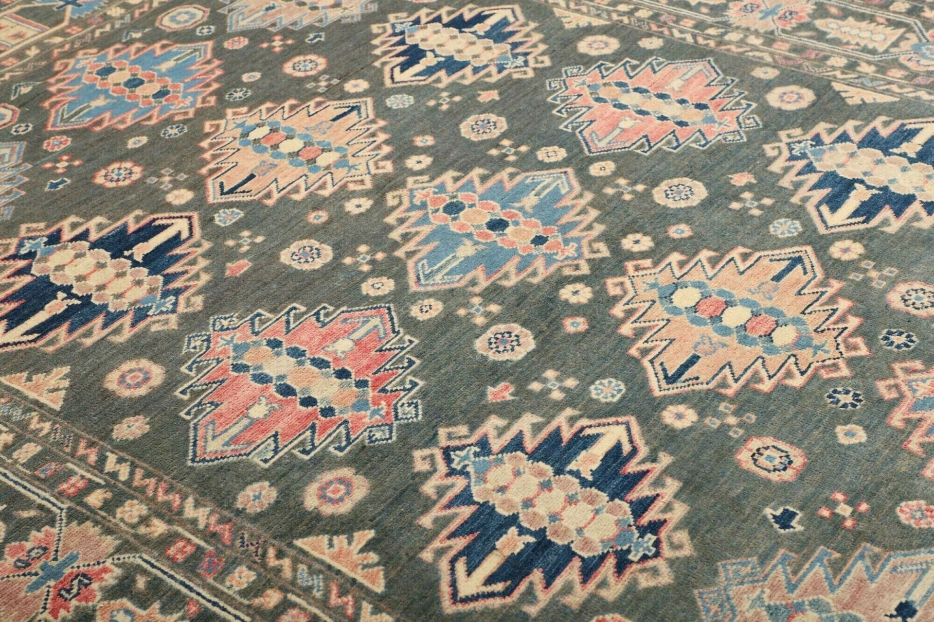 Kazak Orientteppich aus Pakistan, 177 × 230 cm