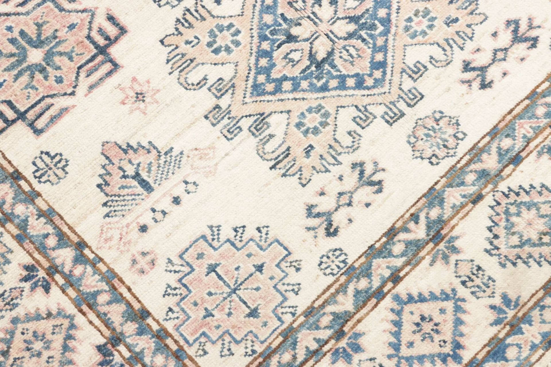 Kazak Orientteppich 124 × 177 cm aus Wolle, handgeknüpft
