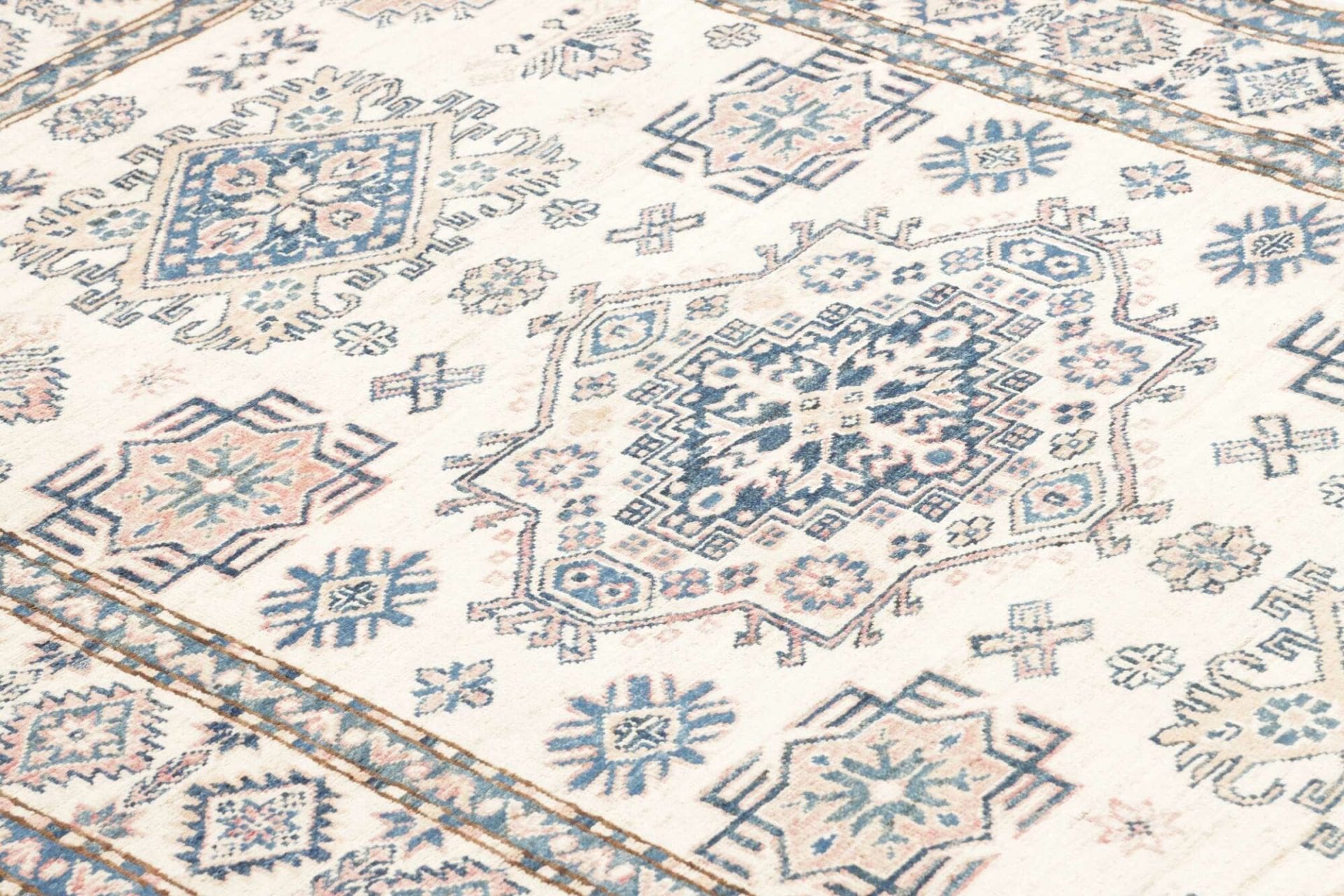 Kazak Orientteppich 124 × 177 cm aus Wolle, handgeknüpft