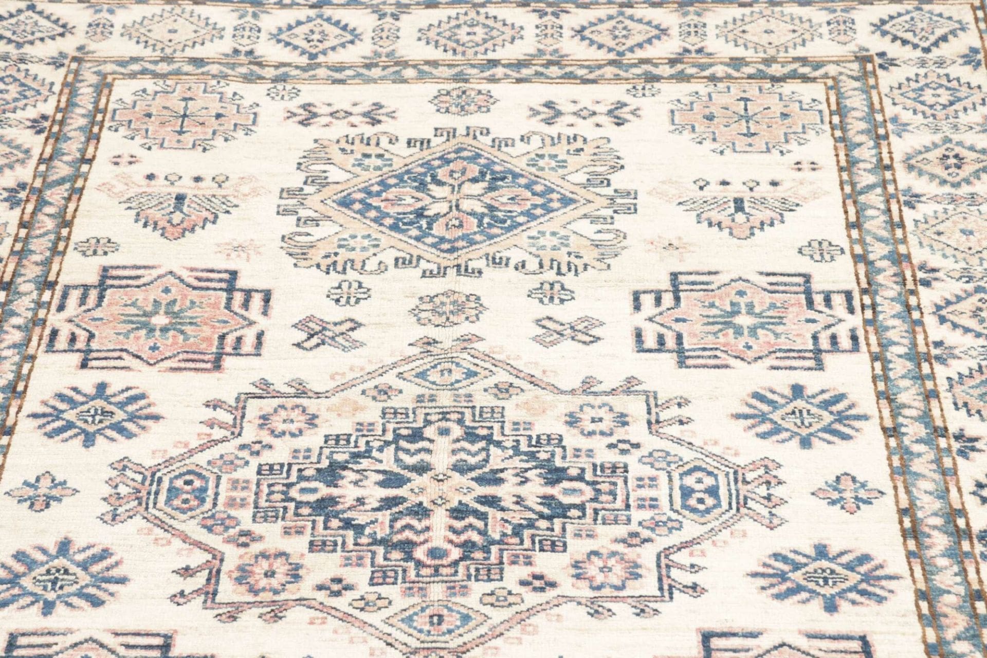 Kazak Orientteppich 124 × 177 cm aus Wolle, handgeknüpft