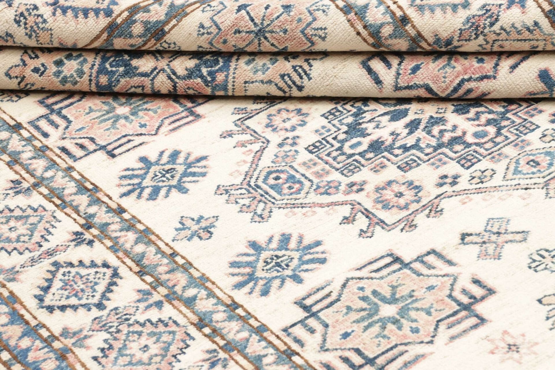 Kazak Orientteppich 124 × 177 cm aus Wolle, handgeknüpft