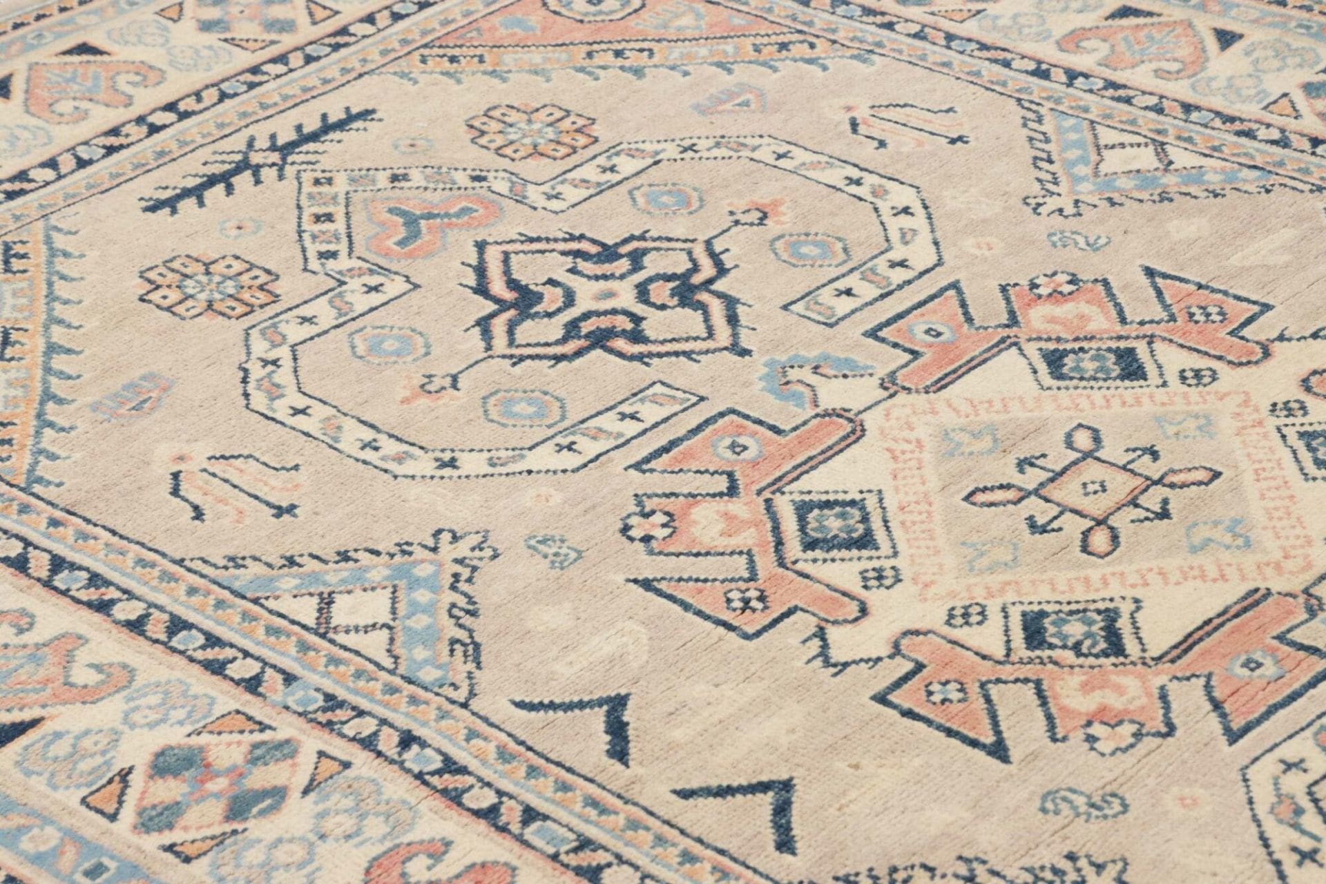 Kazak Orientteppich aus Pakistan, 125 × 189 cm