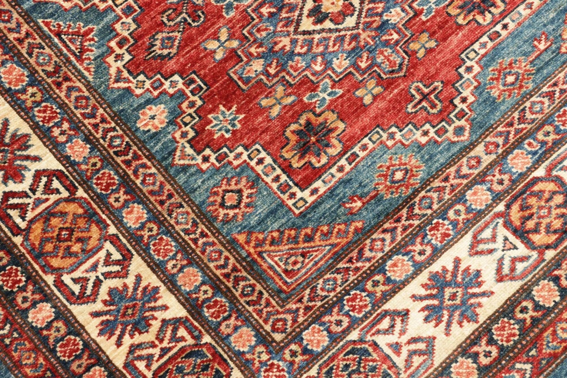Kazak Orientteppich 123 × 184 cm aus Wolle, handgeknüpft
