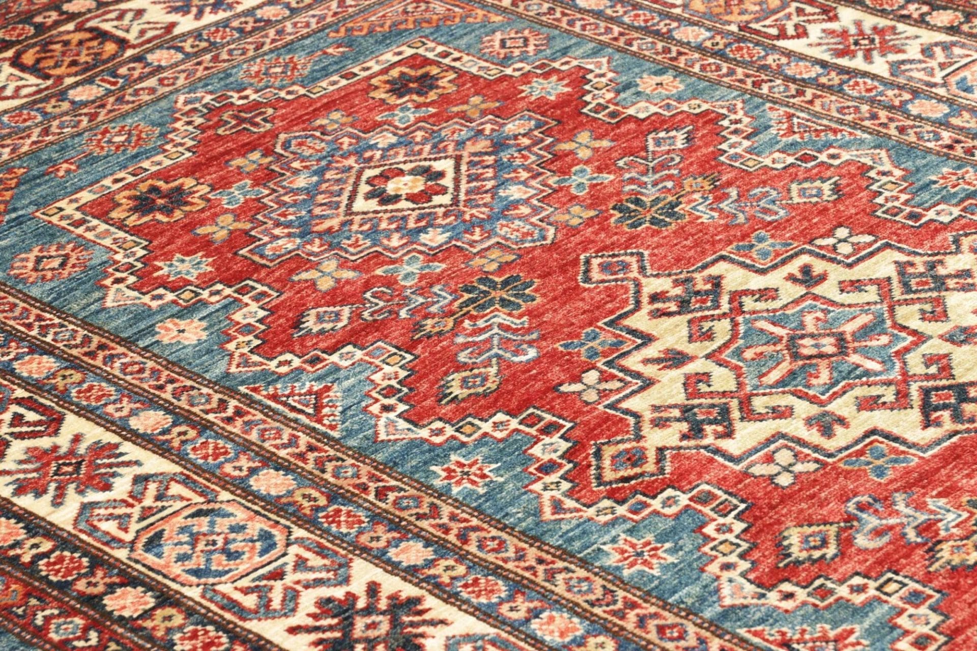 Kazak Orientteppich 123 × 184 cm aus Wolle, handgeknüpft