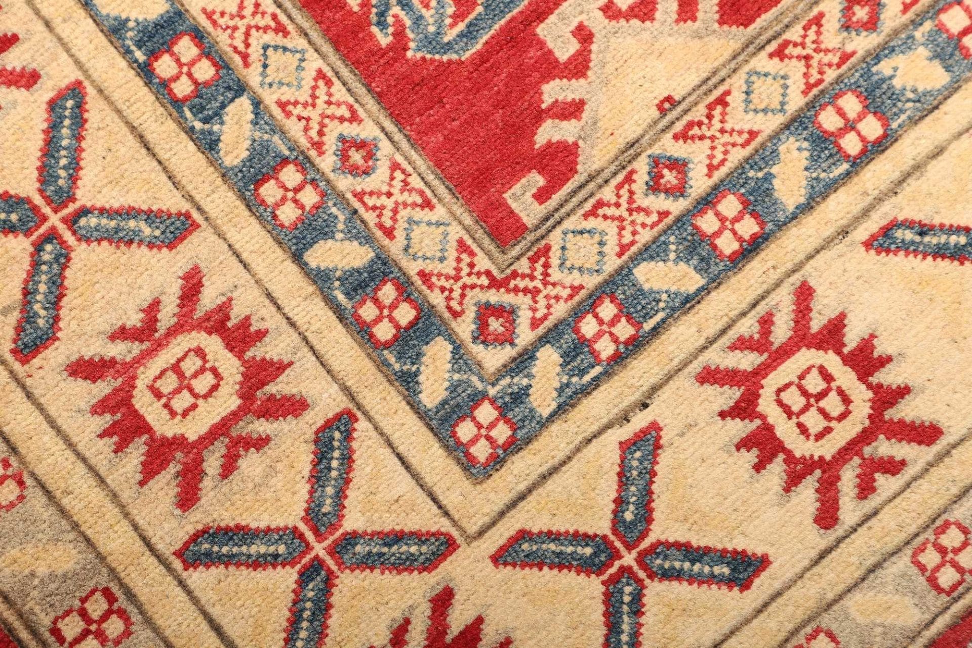 Kazak Orientteppich aus Pakistan, 133 × 181 cm