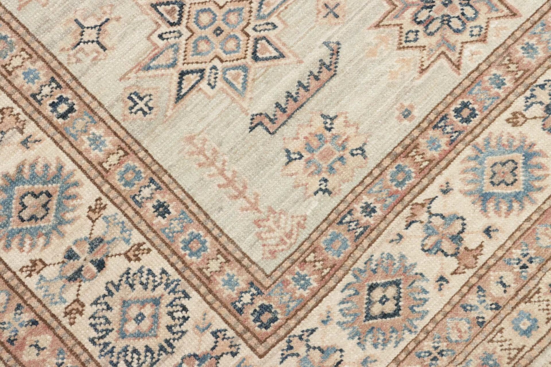 Kazak Orientteppich 127 × 178 cm aus Wolle, handgeknüpft