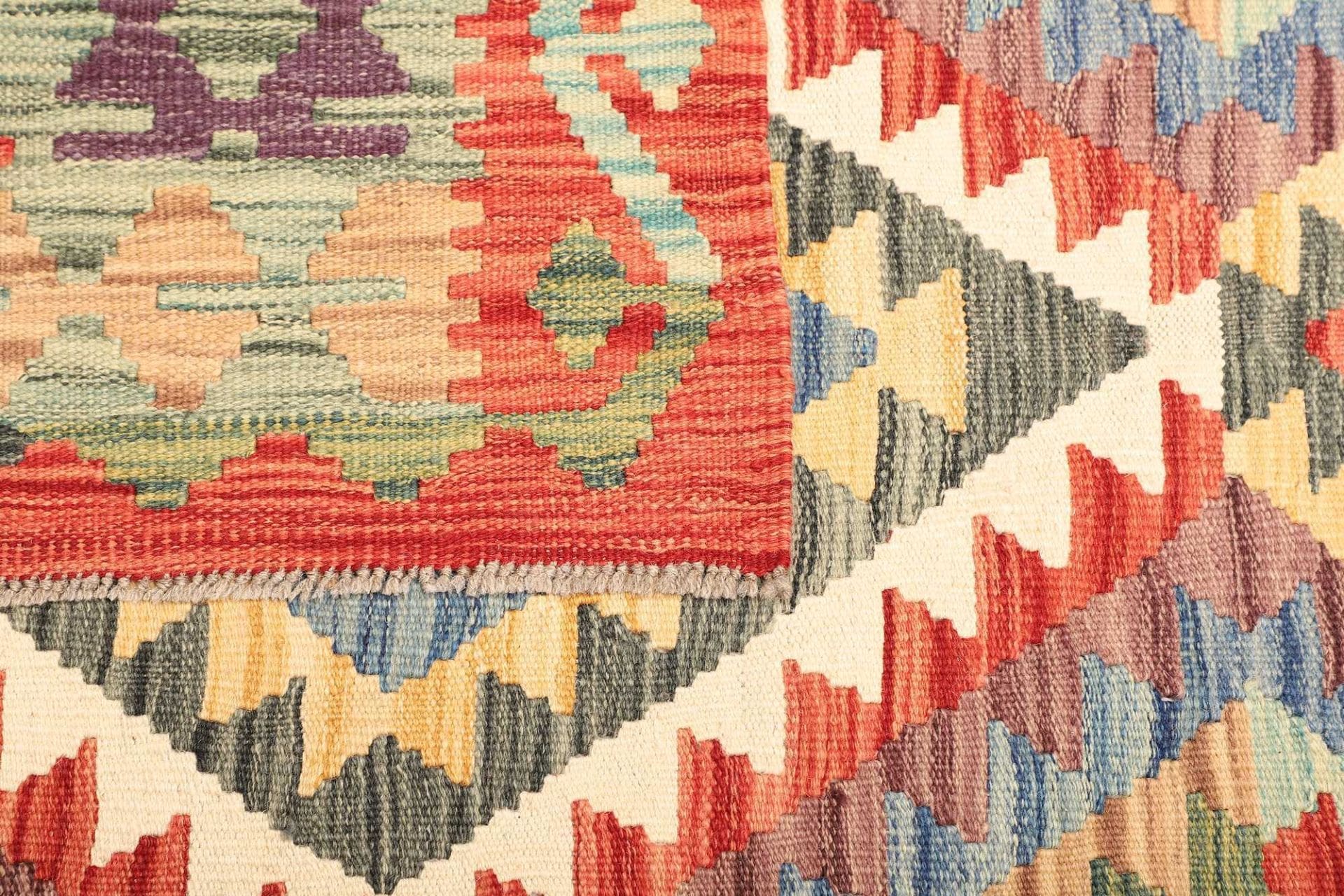 kelim-teppich-136-x-171cm-aus-schurwolle-handgewebt-rustikales-flair-4 Handgewebter Kelim, 136 × 171 cm, Wolle
