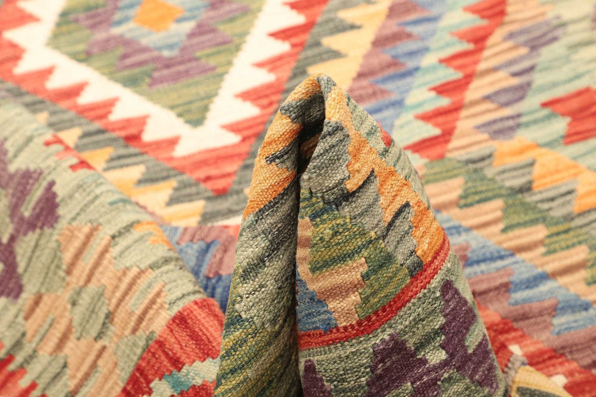 kelim-teppich-136-x-171cm-aus-schurwolle-handgewebt-rustikales-flair-5 Handgewebter Kelim, 136 × 171 cm, Wolle