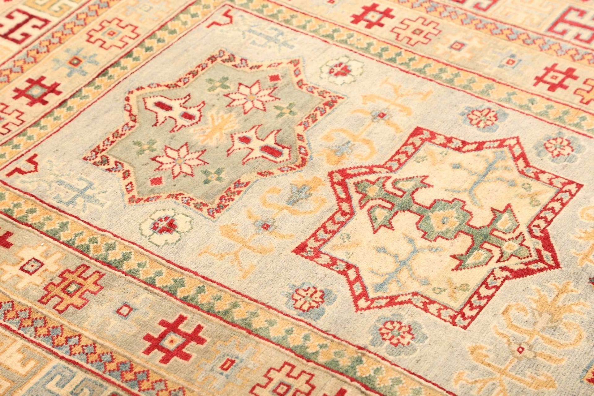 Kazak Orientteppich aus Afghanistan, 122 × 175 cm