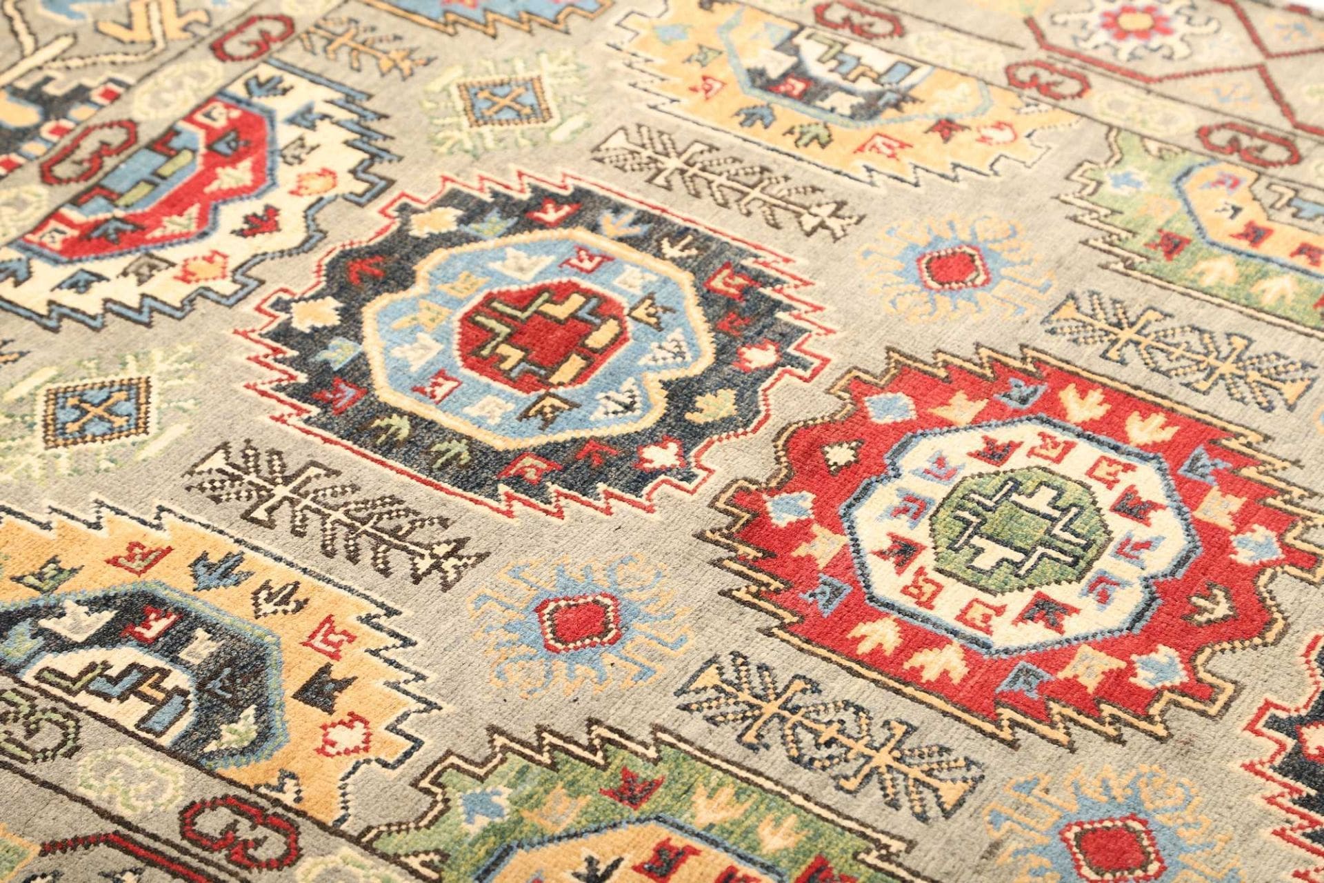 Kazak Orientteppich 125 × 178 cm aus Wolle, handgeknüpft