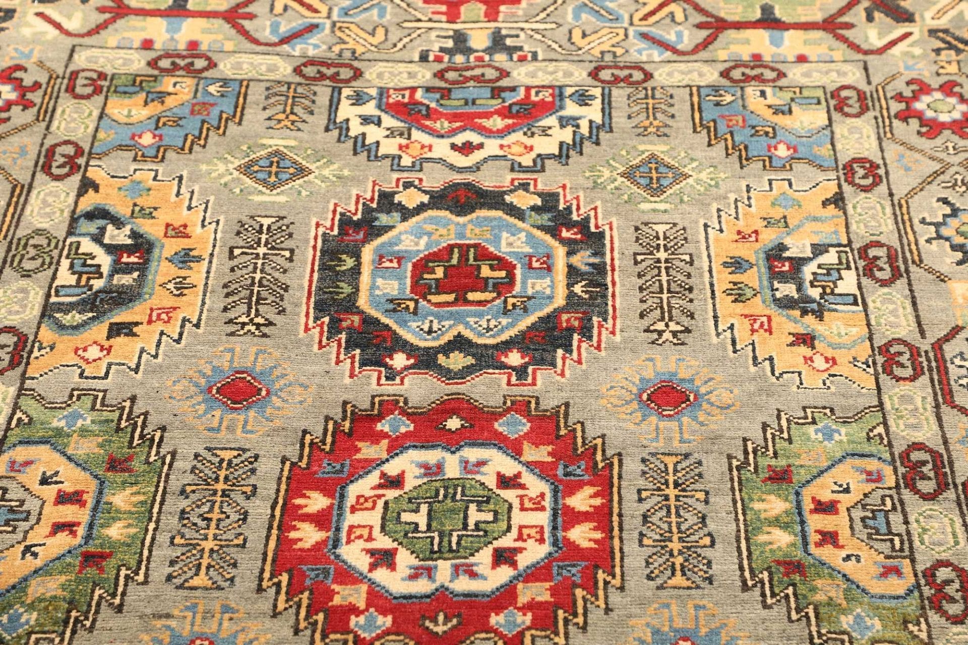 Kazak Orientteppich 125 × 178 cm aus Wolle, handgeknüpft