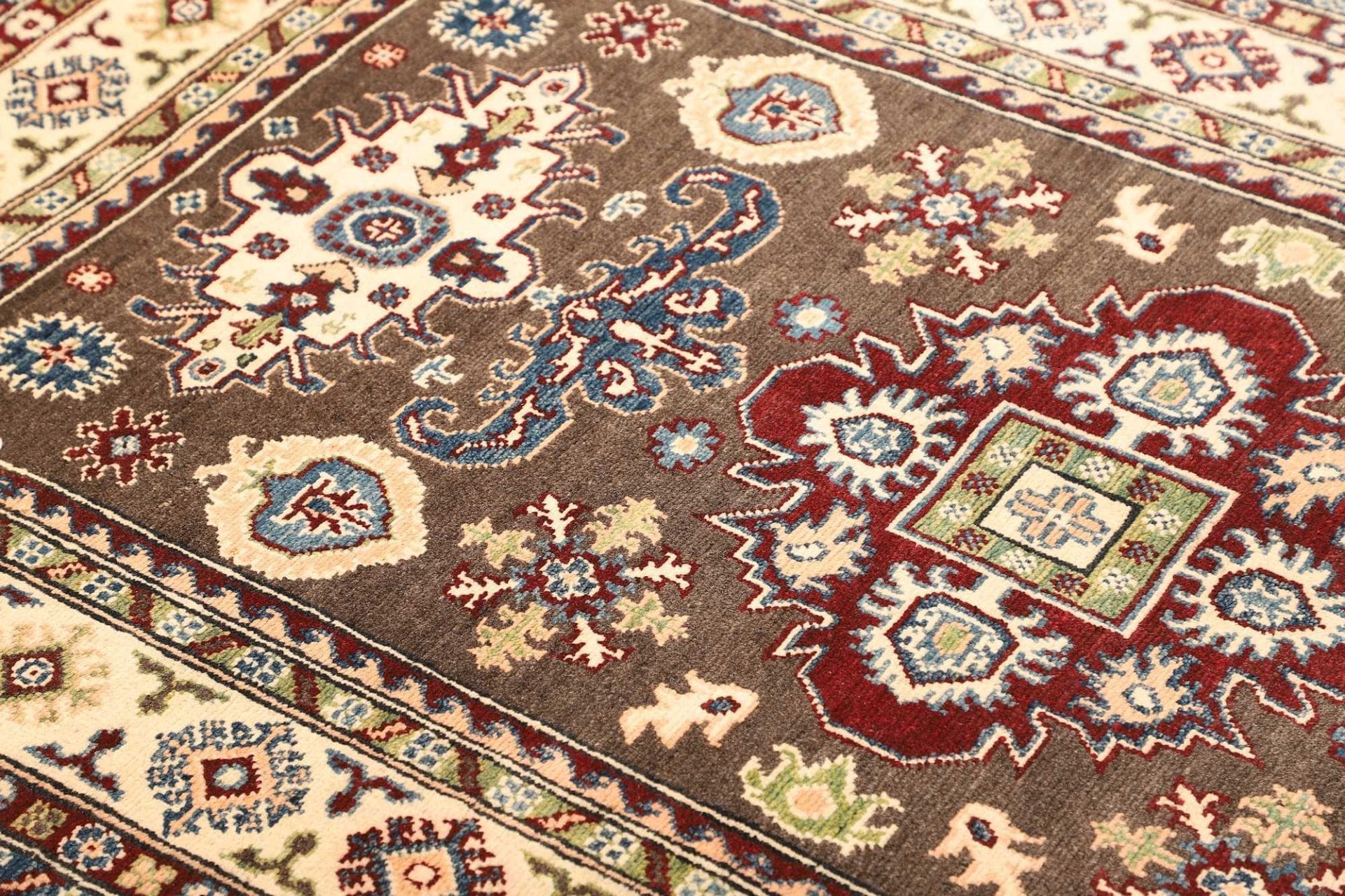 Kazak Orientteppich 122 × 187 cm aus Wolle, handgeknüpft
