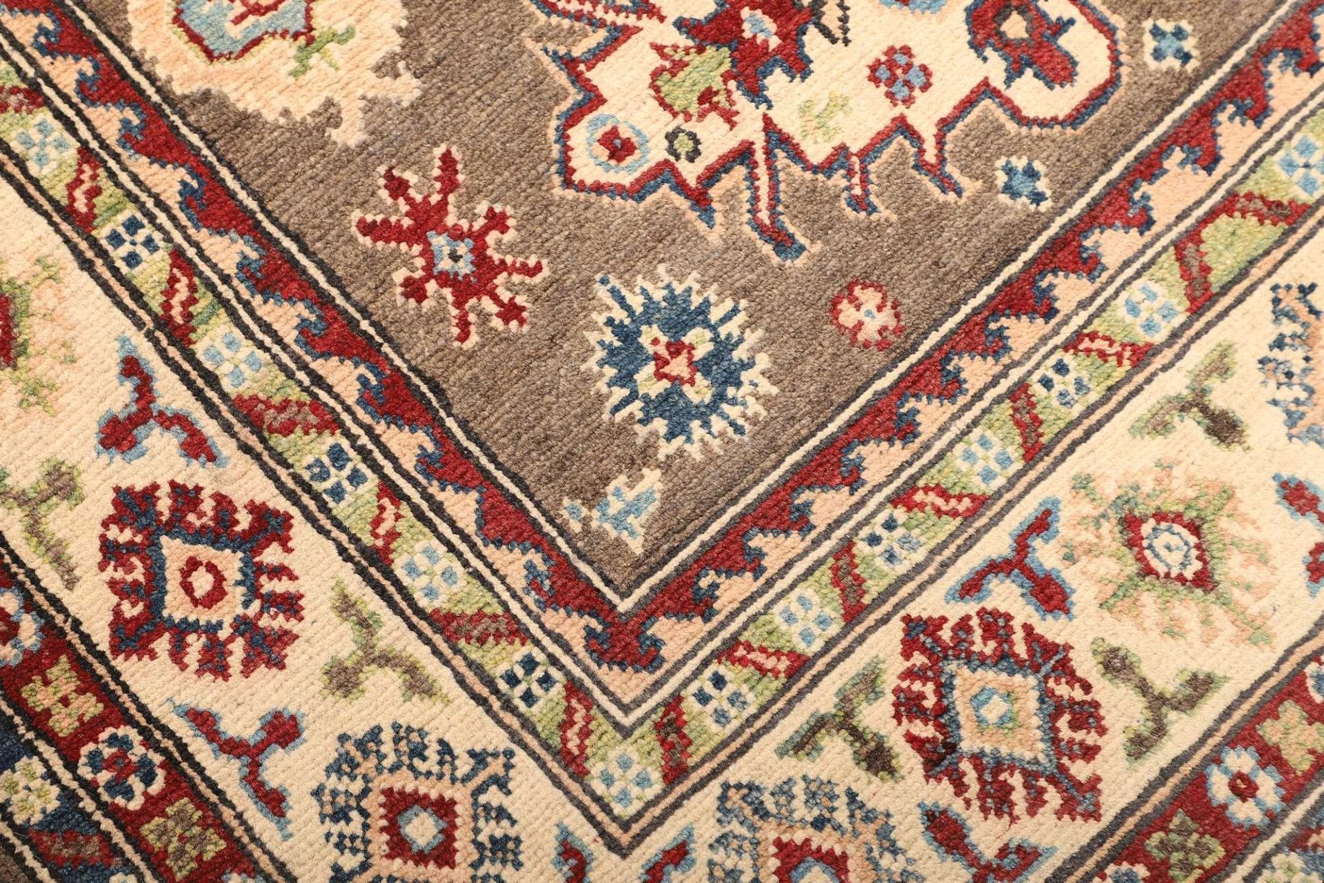 Kazak Orientteppich 124 × 193 cm aus Wolle, handgeknüpft