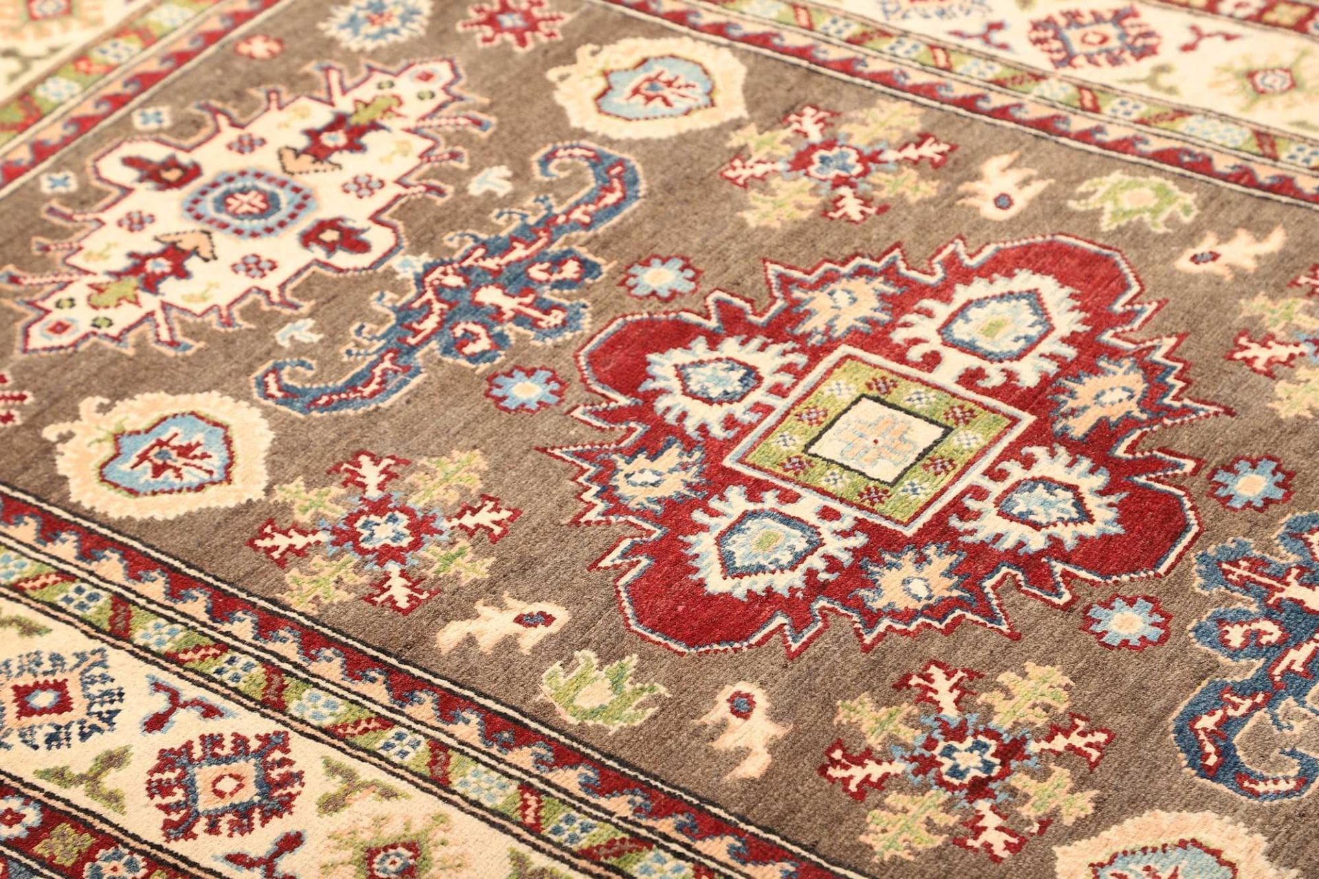 Kazak Orientteppich 124 × 193 cm aus Wolle, handgeknüpft