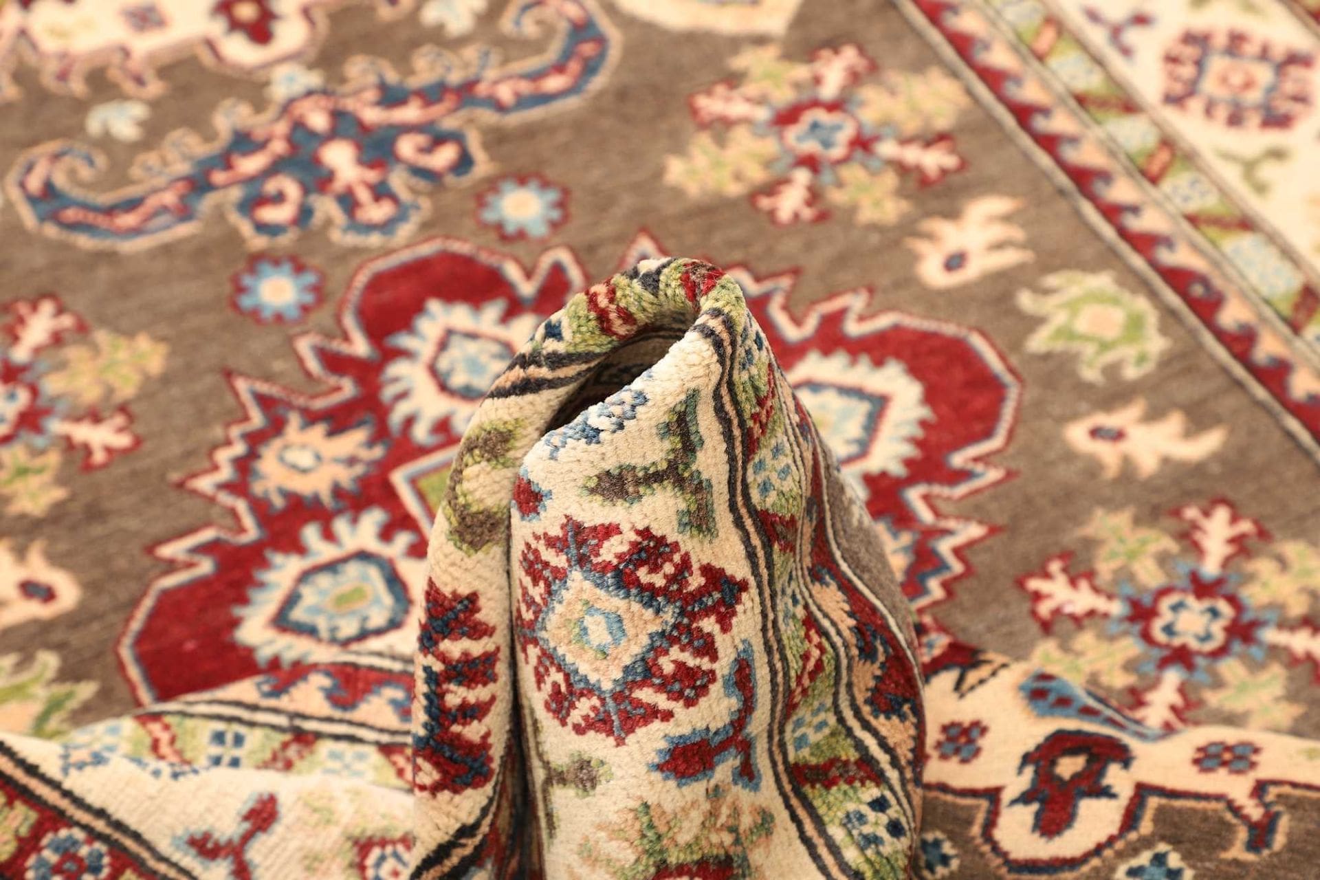 Kazak Orientteppich 124 × 193 cm aus Wolle, handgeknüpft
