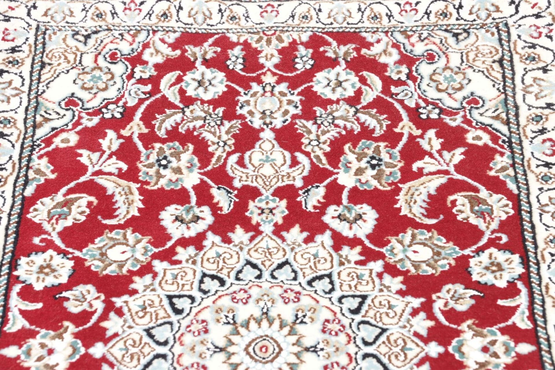 Nain Perserteppich aus Iran, 133 × 208 cm