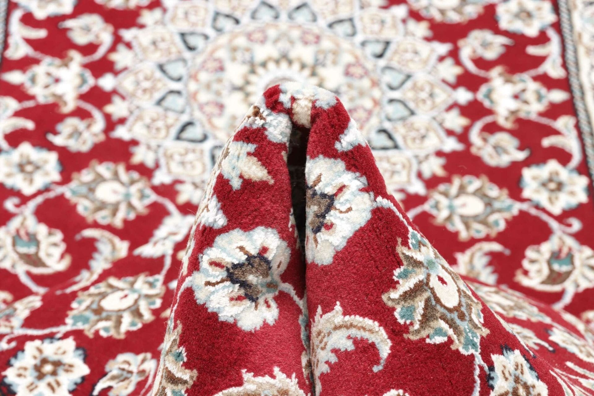 Nain Perserteppich aus Iran, 133 × 208 cm