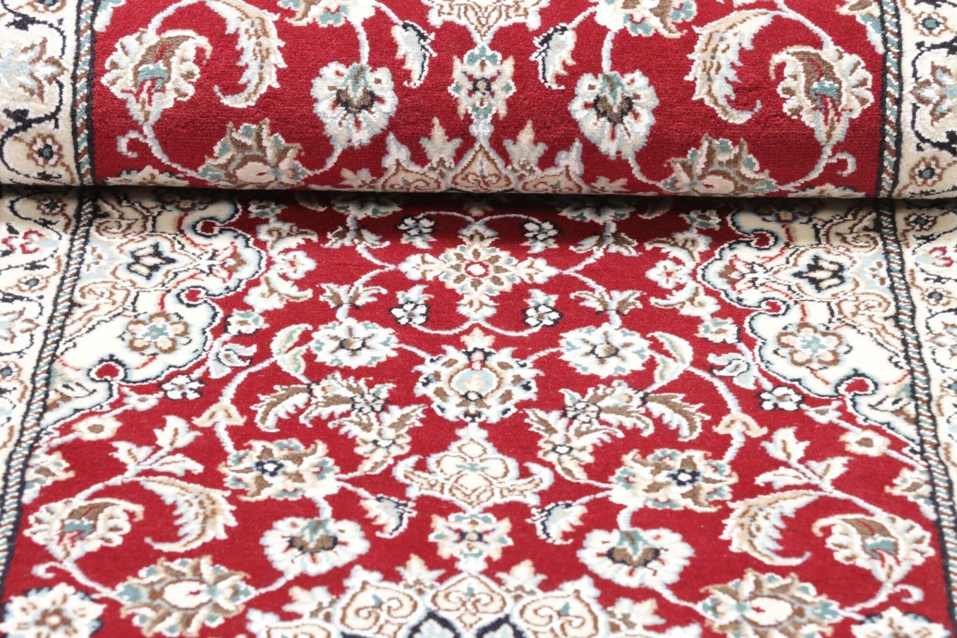 Nain Perserteppich aus Iran, 133 × 208 cm