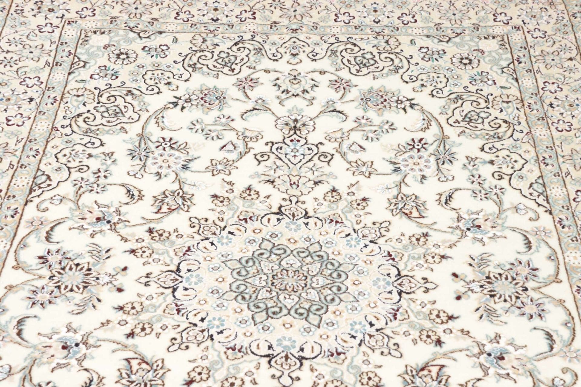 Handgeknüpfter Nain Perserteppich 141 × 206 cm