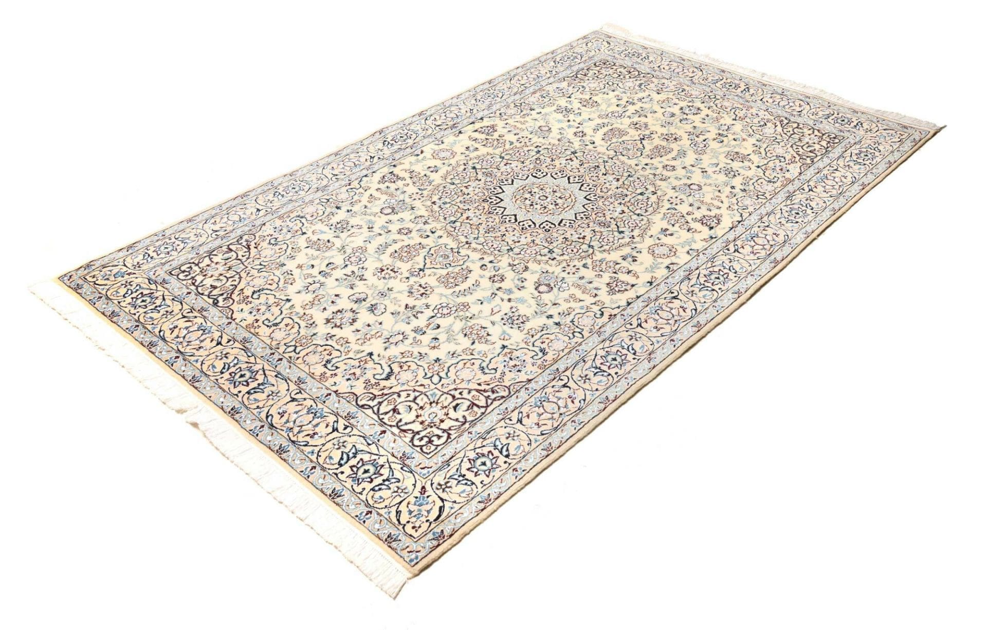 Nain Perserteppich aus Iran, 133 × 218 cm