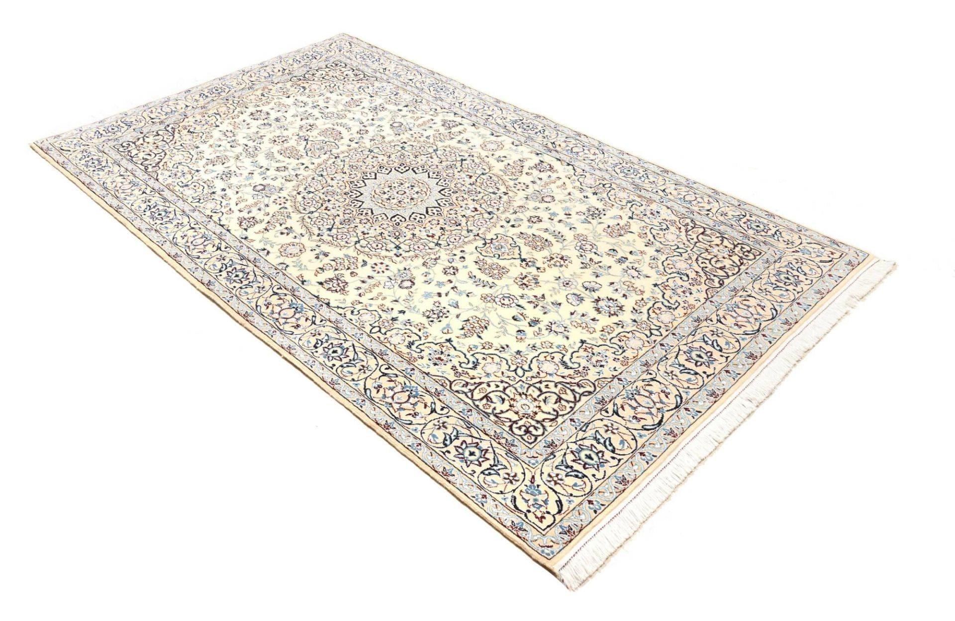 Nain Perserteppich aus Iran, 133 × 218 cm