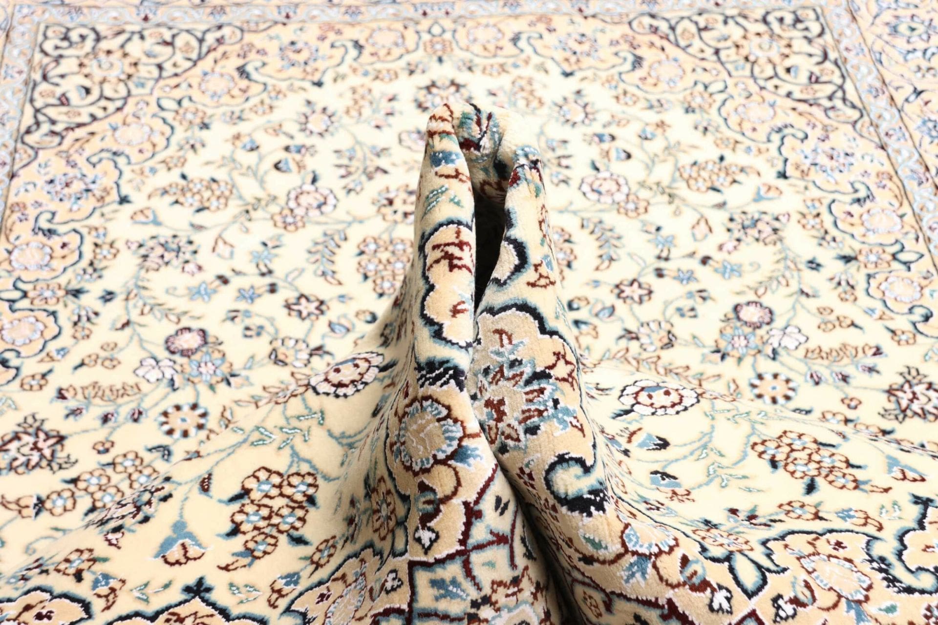 Nain Perserteppich aus Iran, 133 × 218 cm
