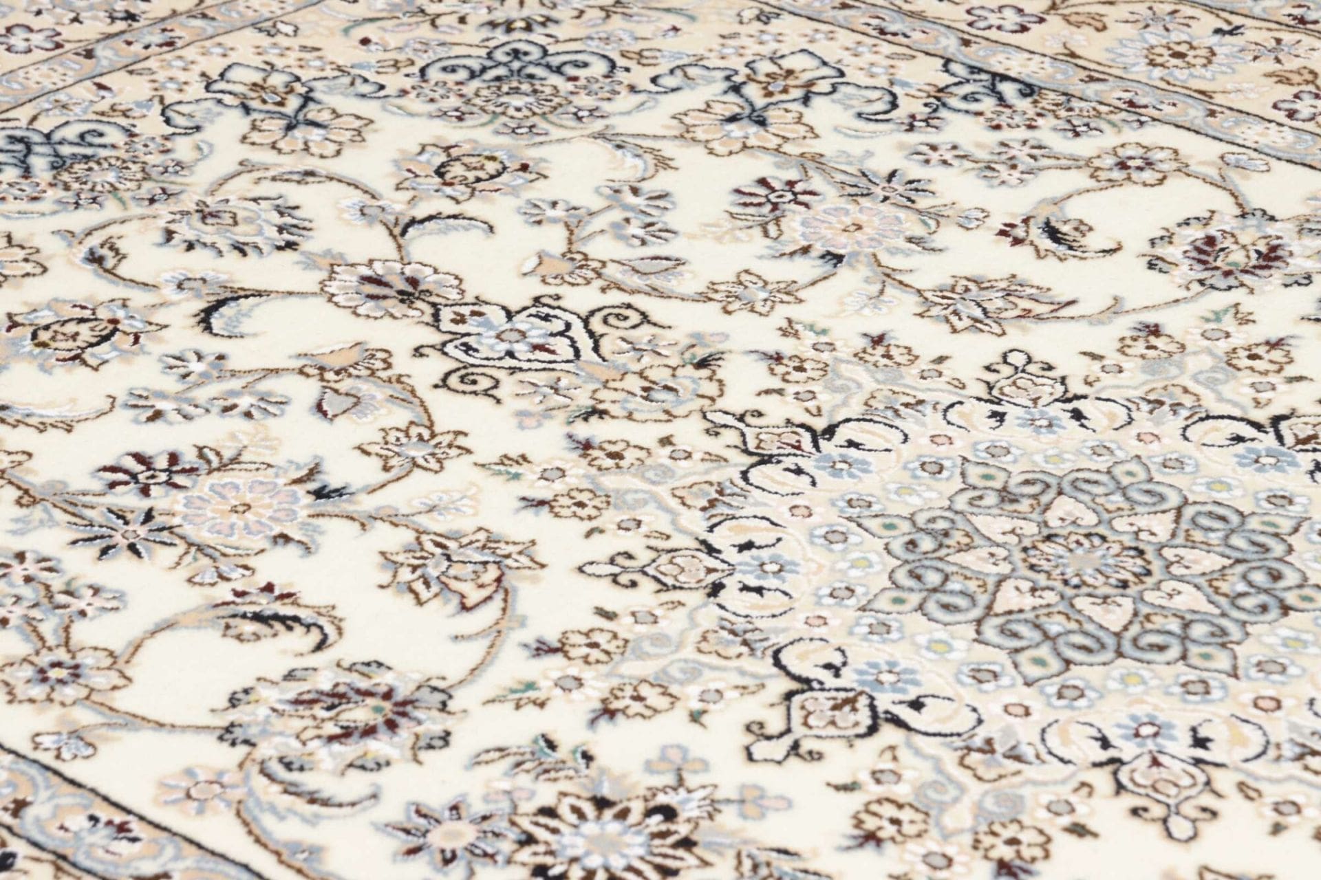 Nain Perserteppich aus Iran, 131 × 202 cm