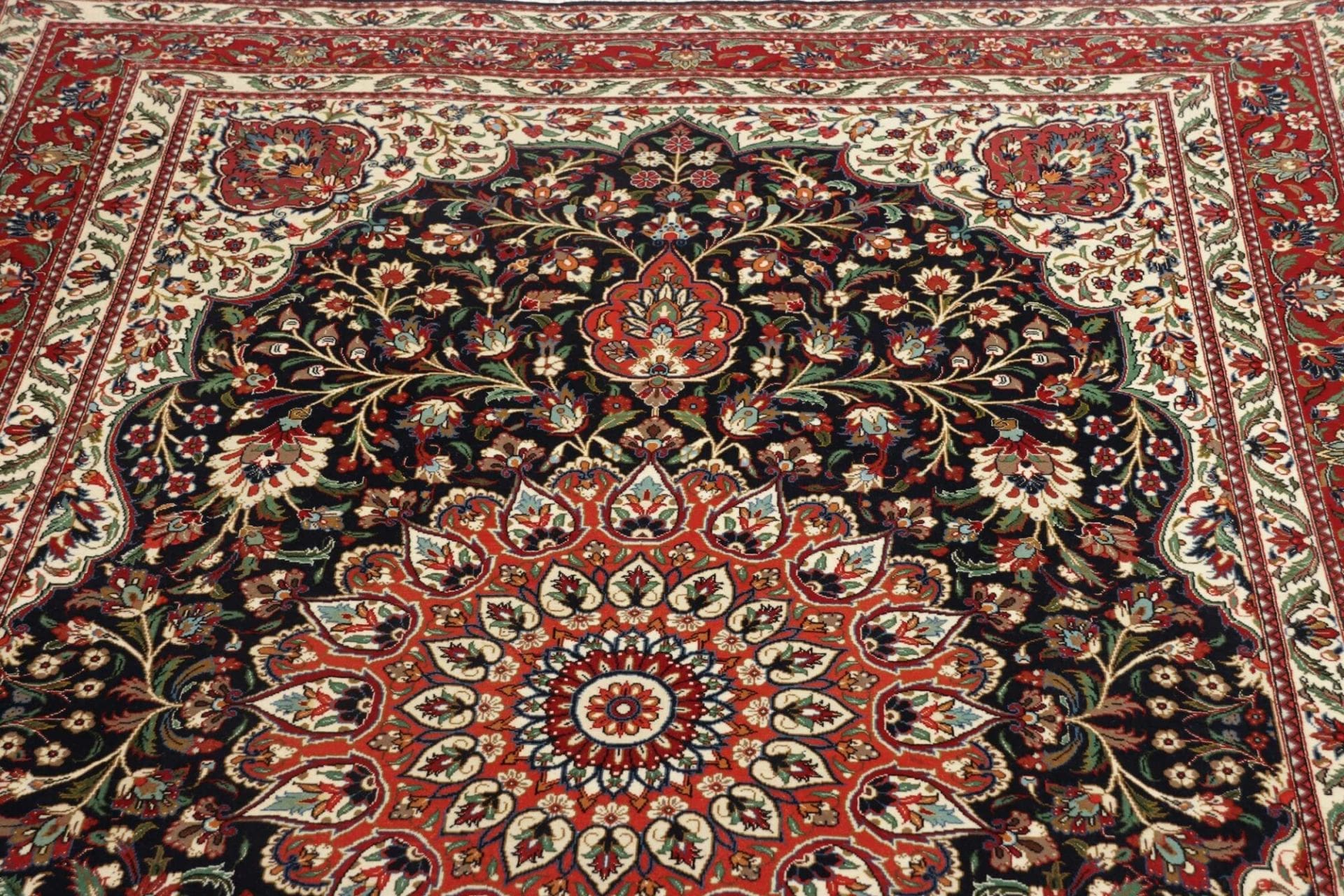 Isfahan Perserteppich aus Iran, 140 × 209 cm