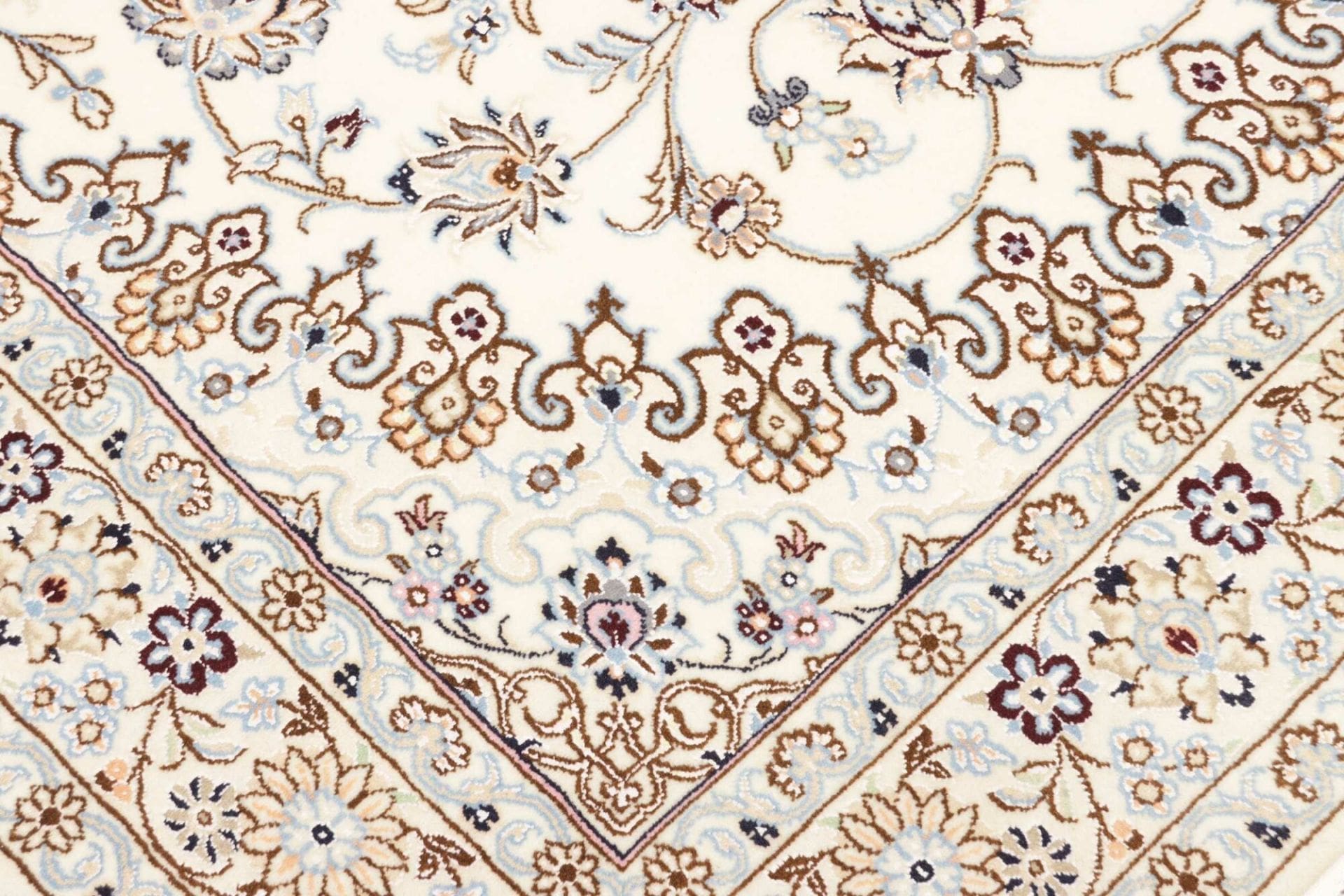 Nain Perserteppich aus Iran, 131 × 208 cm