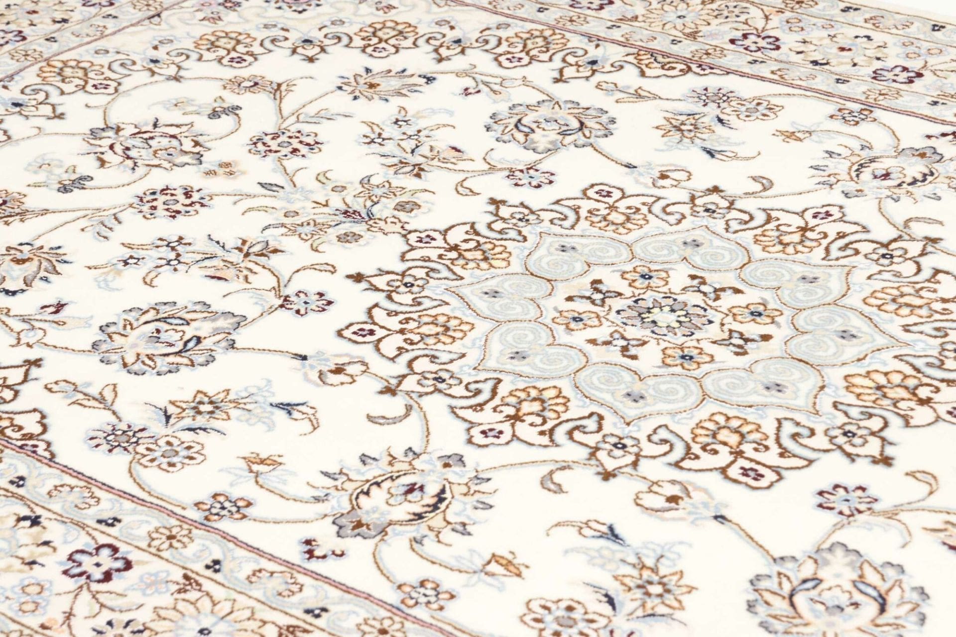 Nain Perserteppich aus Iran, 131 × 208 cm