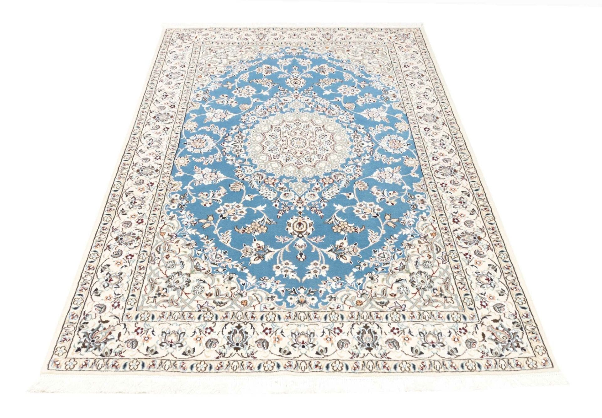 Handgeknüpfter Nain Perserteppich 133 × 206 cm