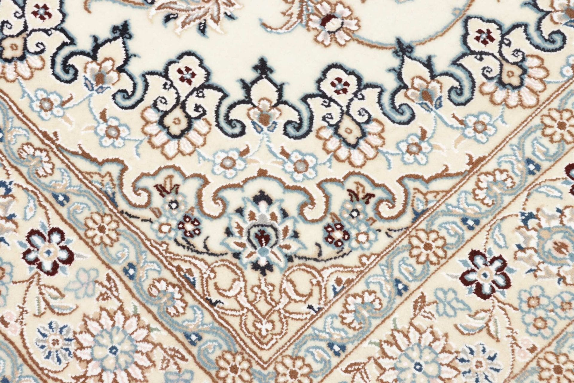 Nain Perserteppich aus Iran, 139 × 217 cm