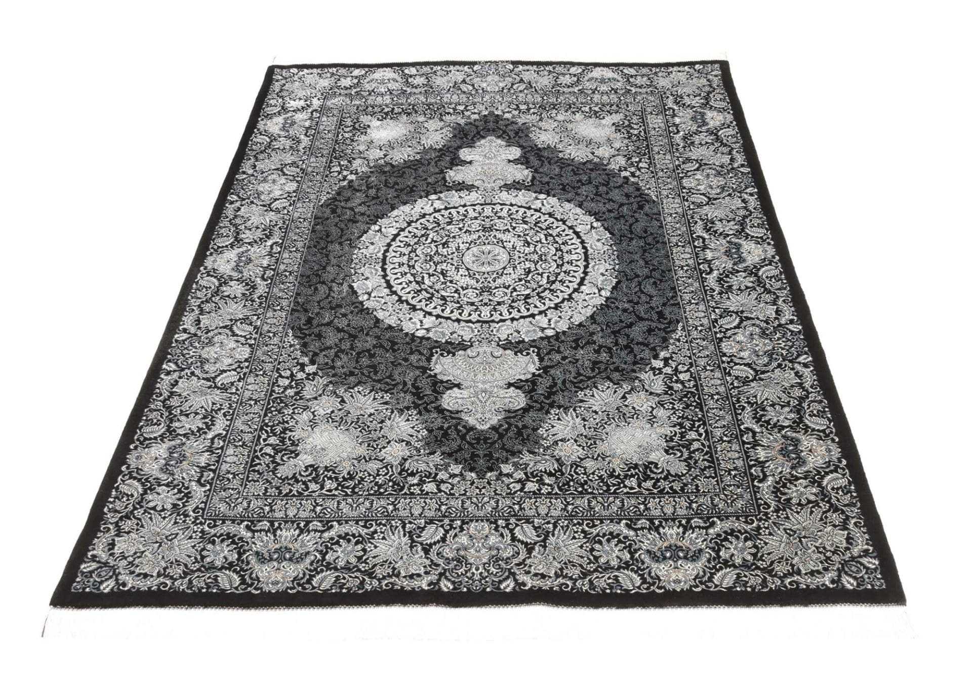Ghom Perserteppich 141 × 195 cm aus Seide, handgeknüpft