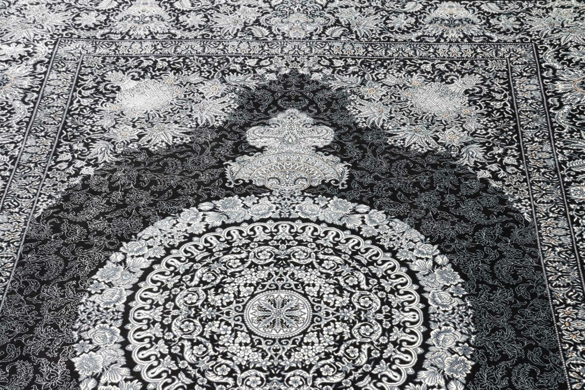 Ghom Perserteppich 141 × 195 cm aus Seide, handgeknüpft