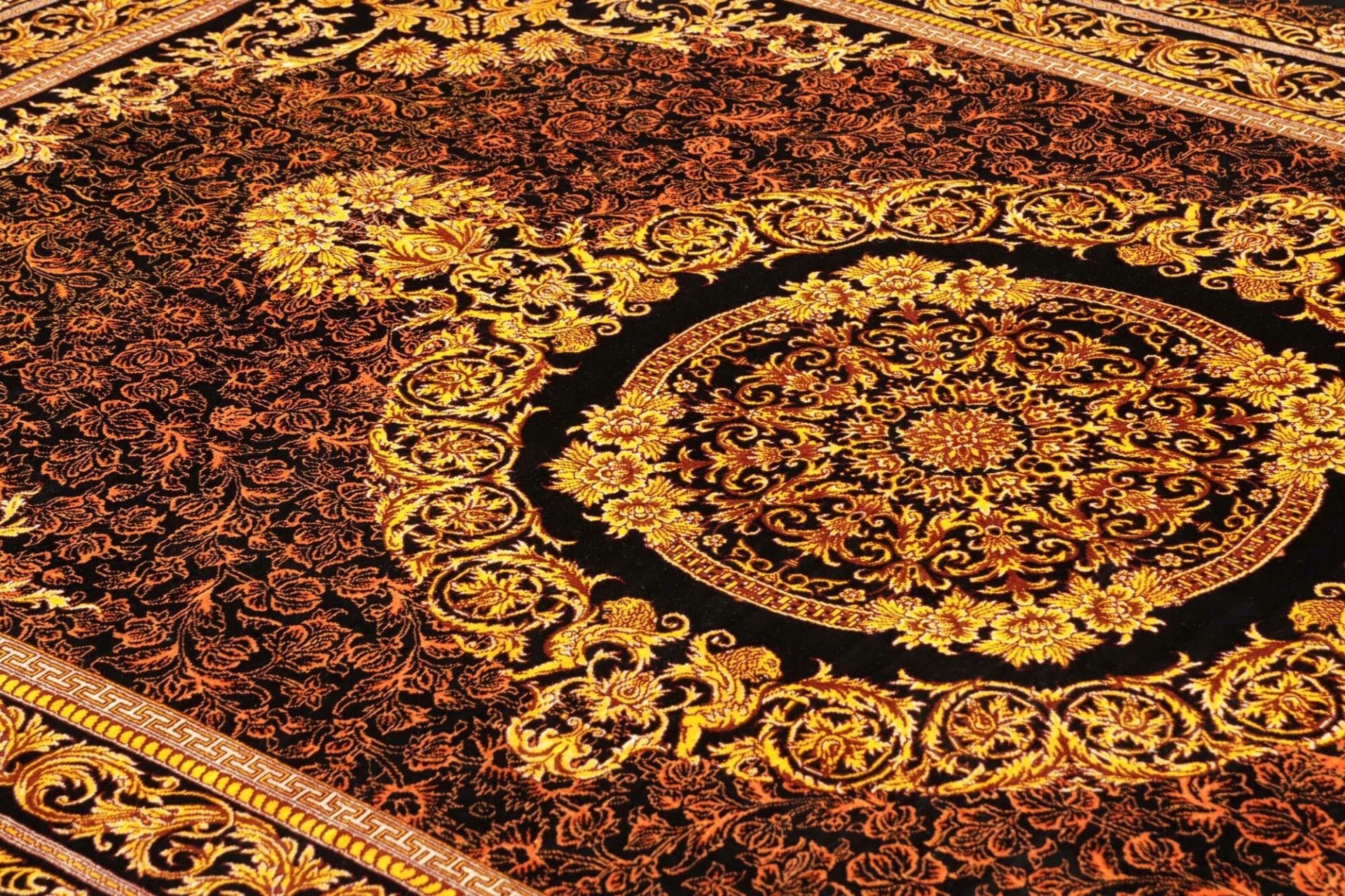 Handgeknüpfter Ghom Perserteppich, 138 × 200 cm, Seide