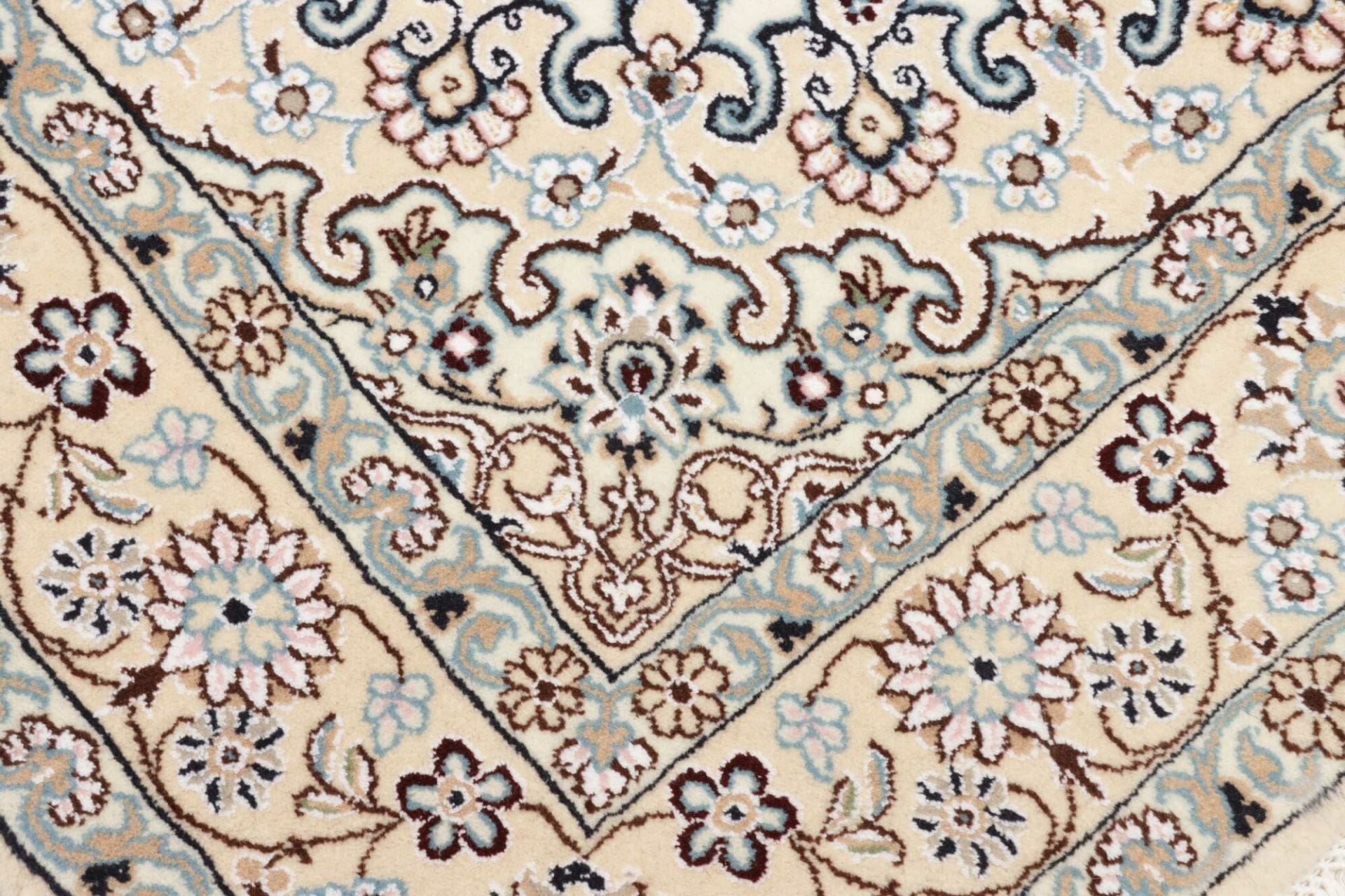 Handgeknüpfter Nain Perserteppich 138 × 205 cm