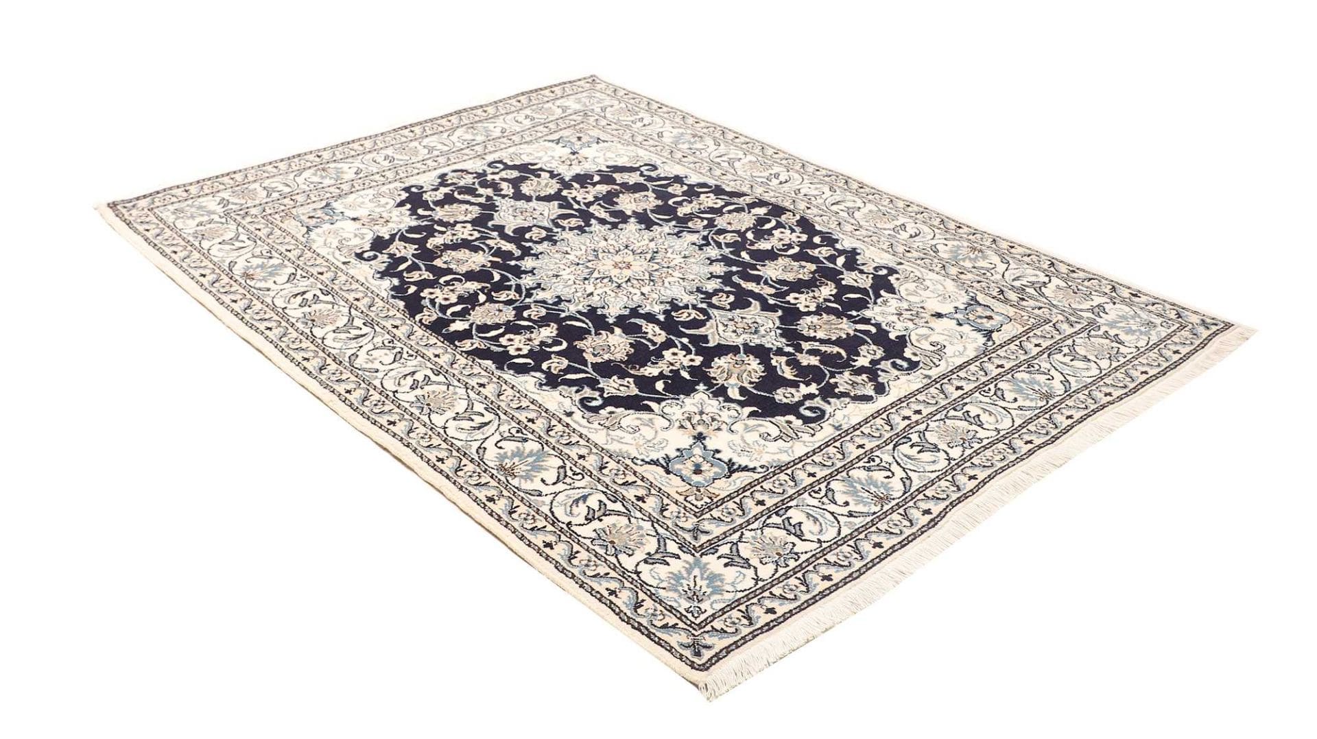 Nain Perserteppich aus Iran, 153 × 210 cm