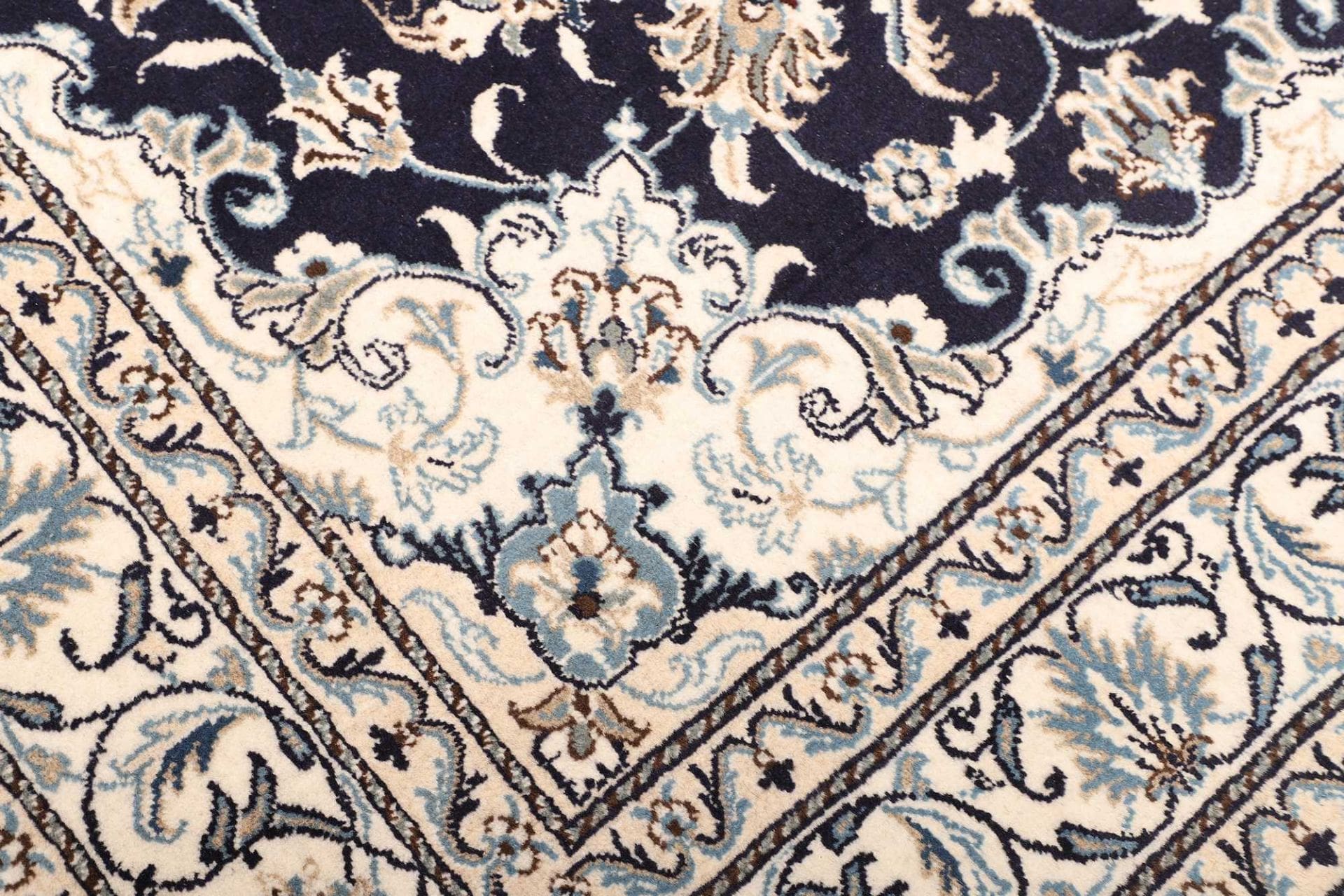 Nain Perserteppich aus Iran, 153 × 210 cm