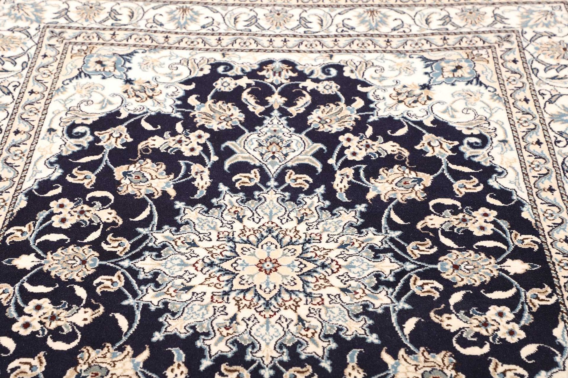 Nain Perserteppich aus Iran, 153 × 210 cm