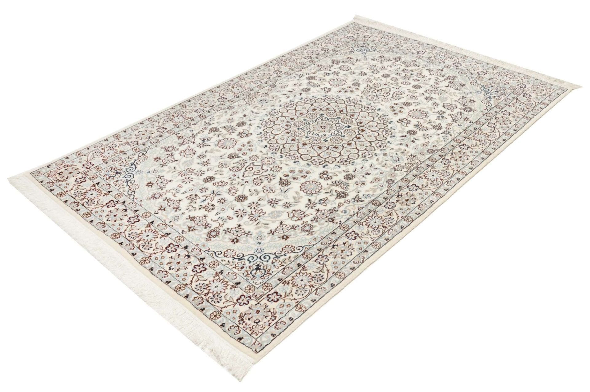 Handgeknüpfter Nain Perserteppich 133 × 205 cm