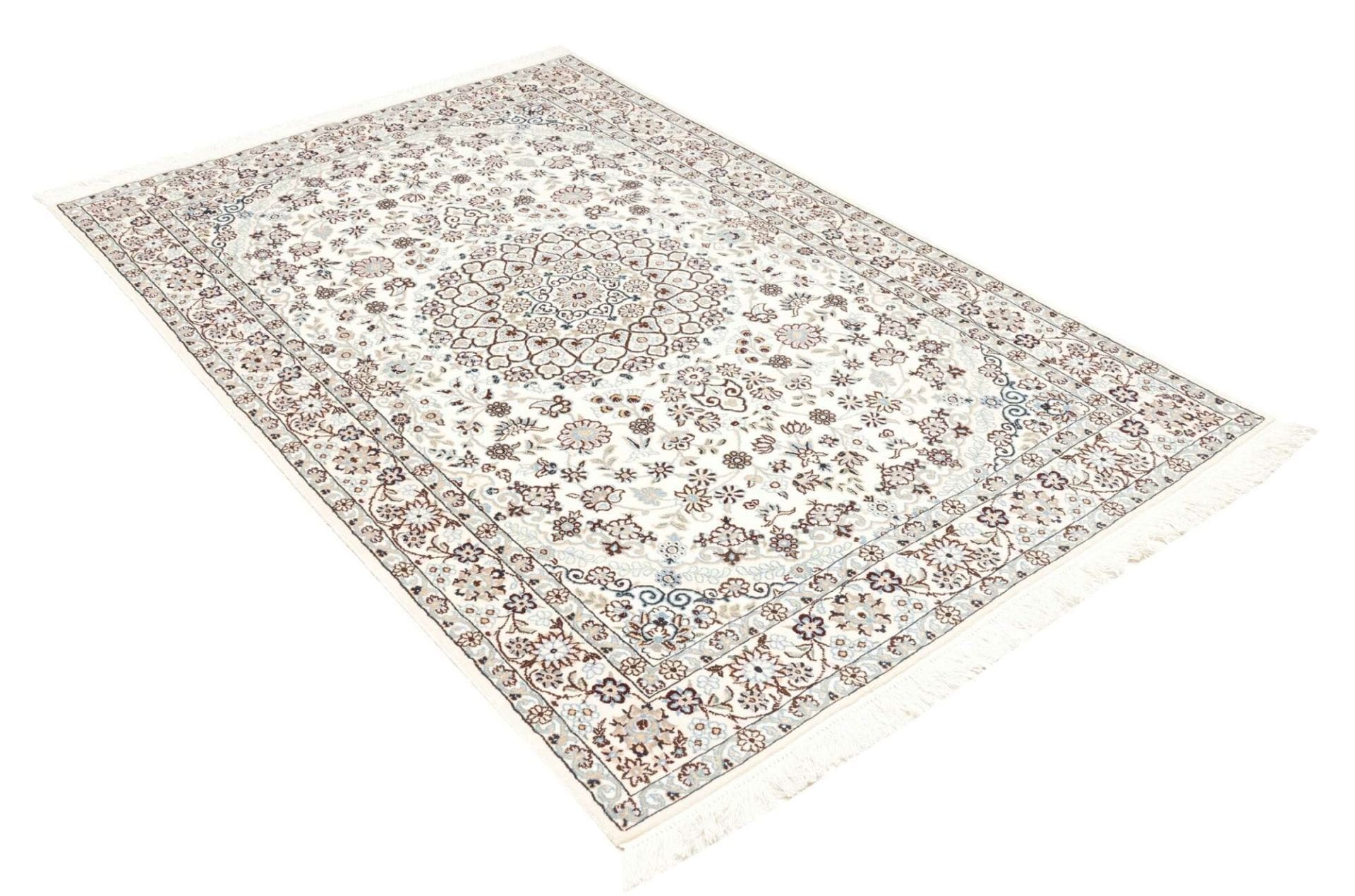 Handgeknüpfter Nain Perserteppich 133 × 205 cm