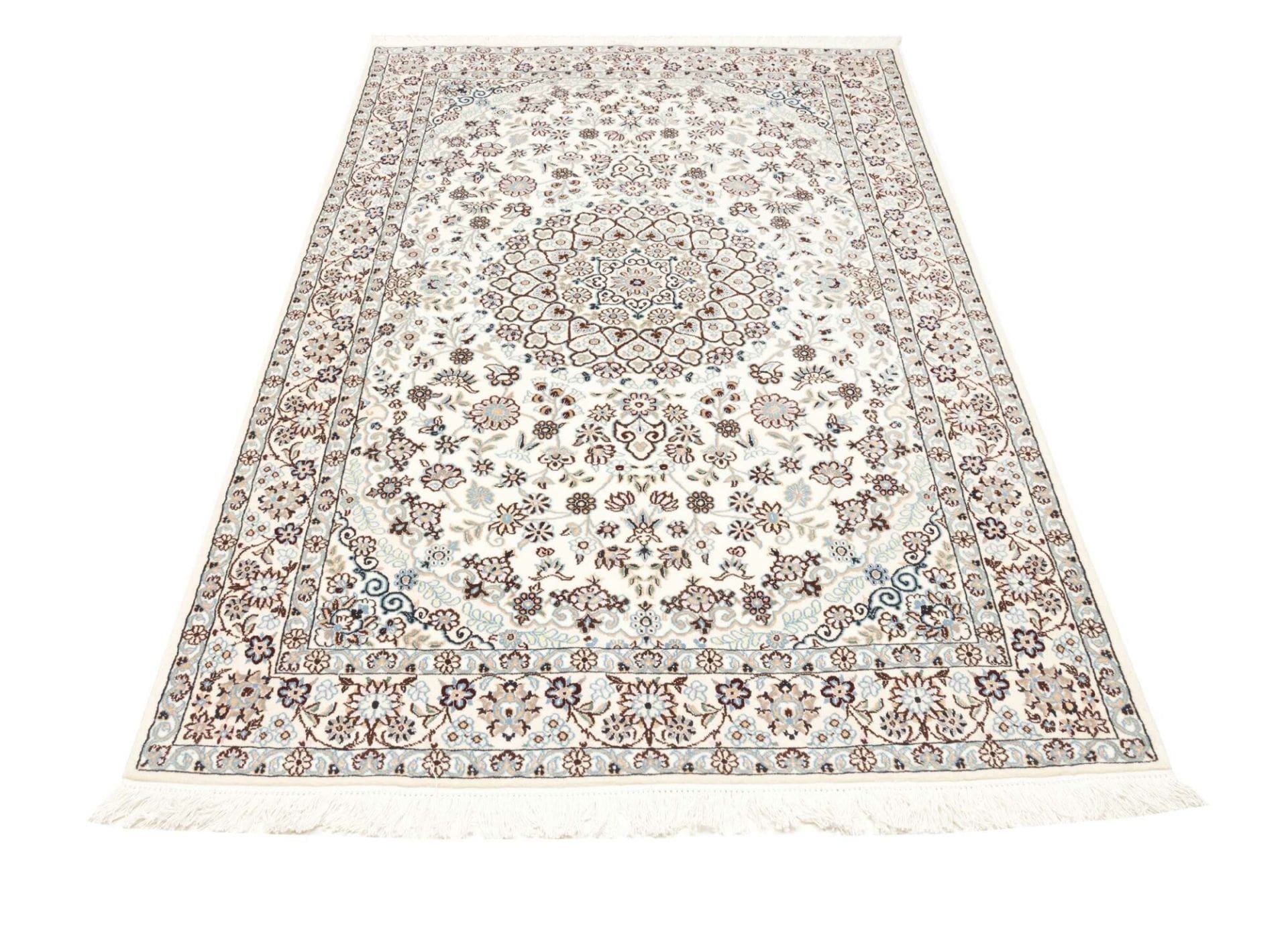 Handgeknüpfter Nain Perserteppich 133 × 205 cm