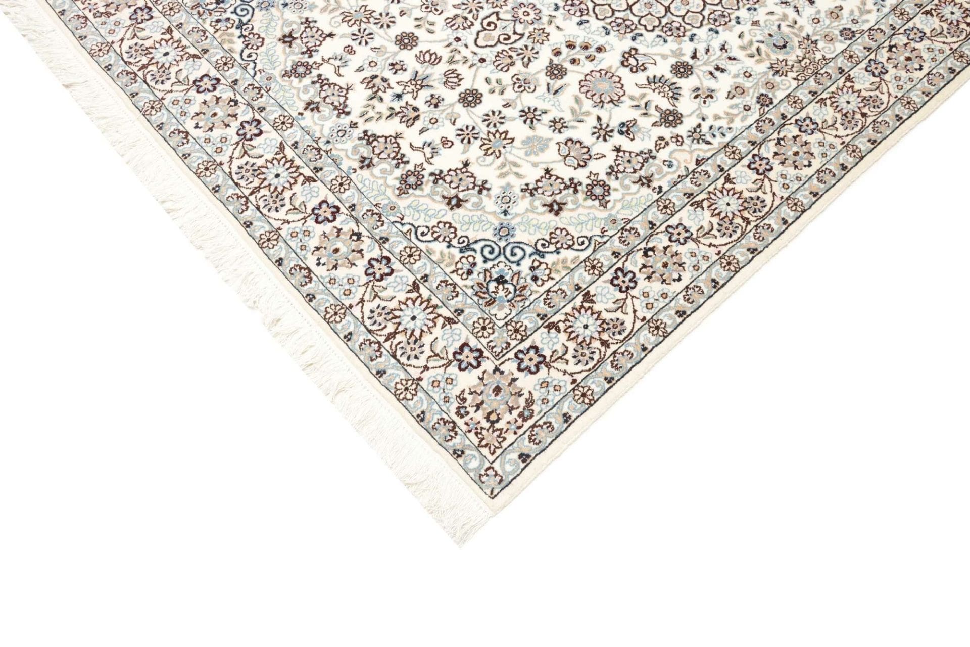 Handgeknüpfter Nain Perserteppich 133 × 205 cm