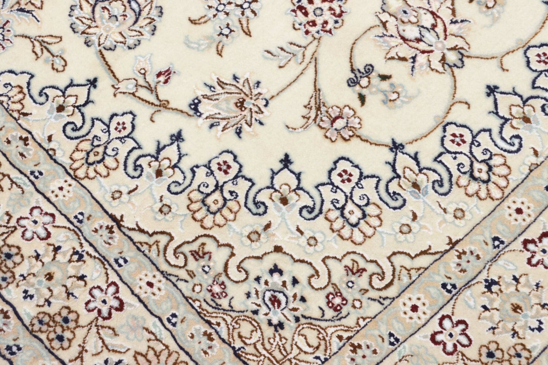 Nain Perserteppich 137 × 202 cm aus Wolle, handgeknüpft