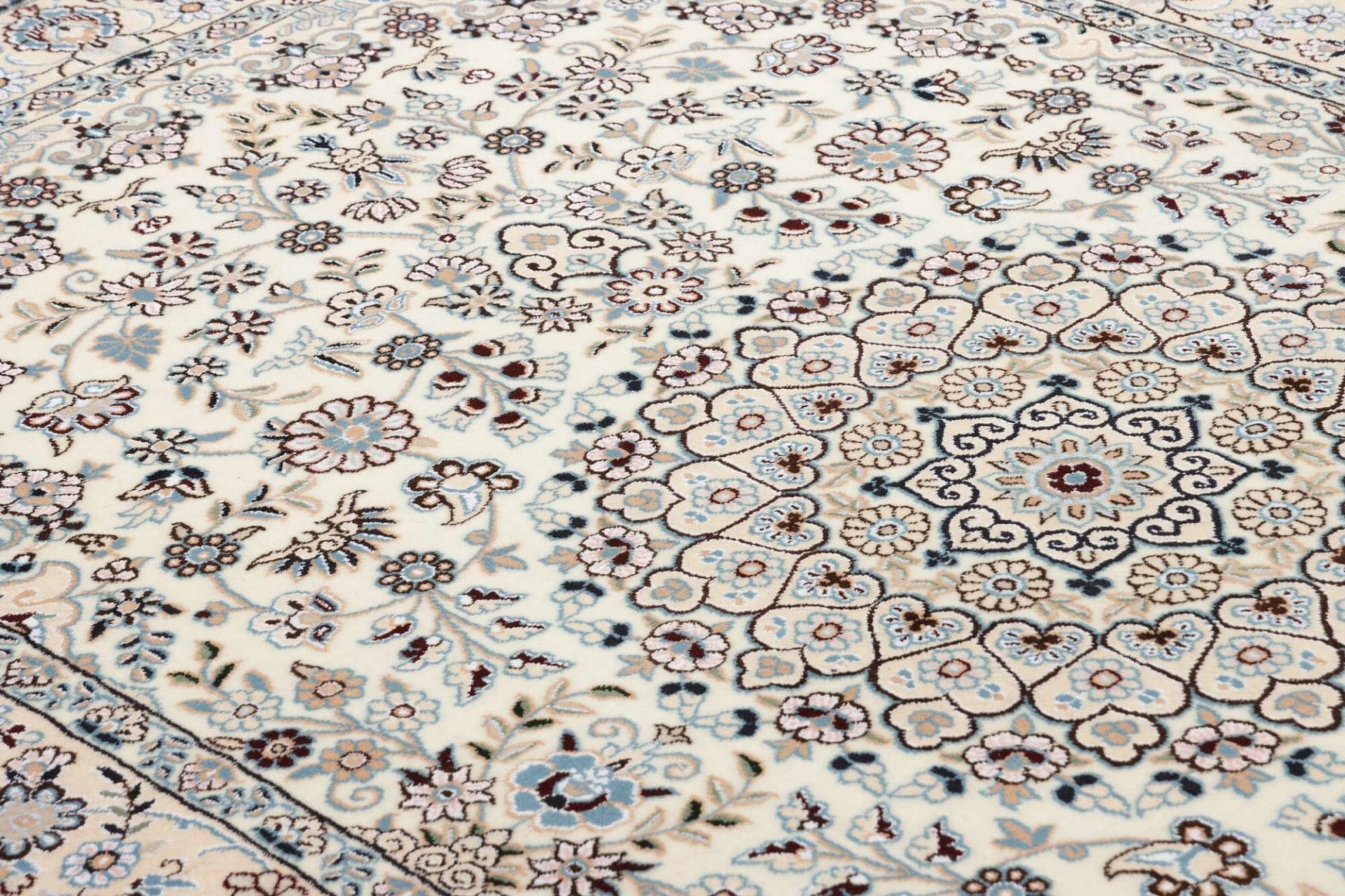 Nain Perserteppich 141 × 208 cm aus Wolle, handgeknüpft