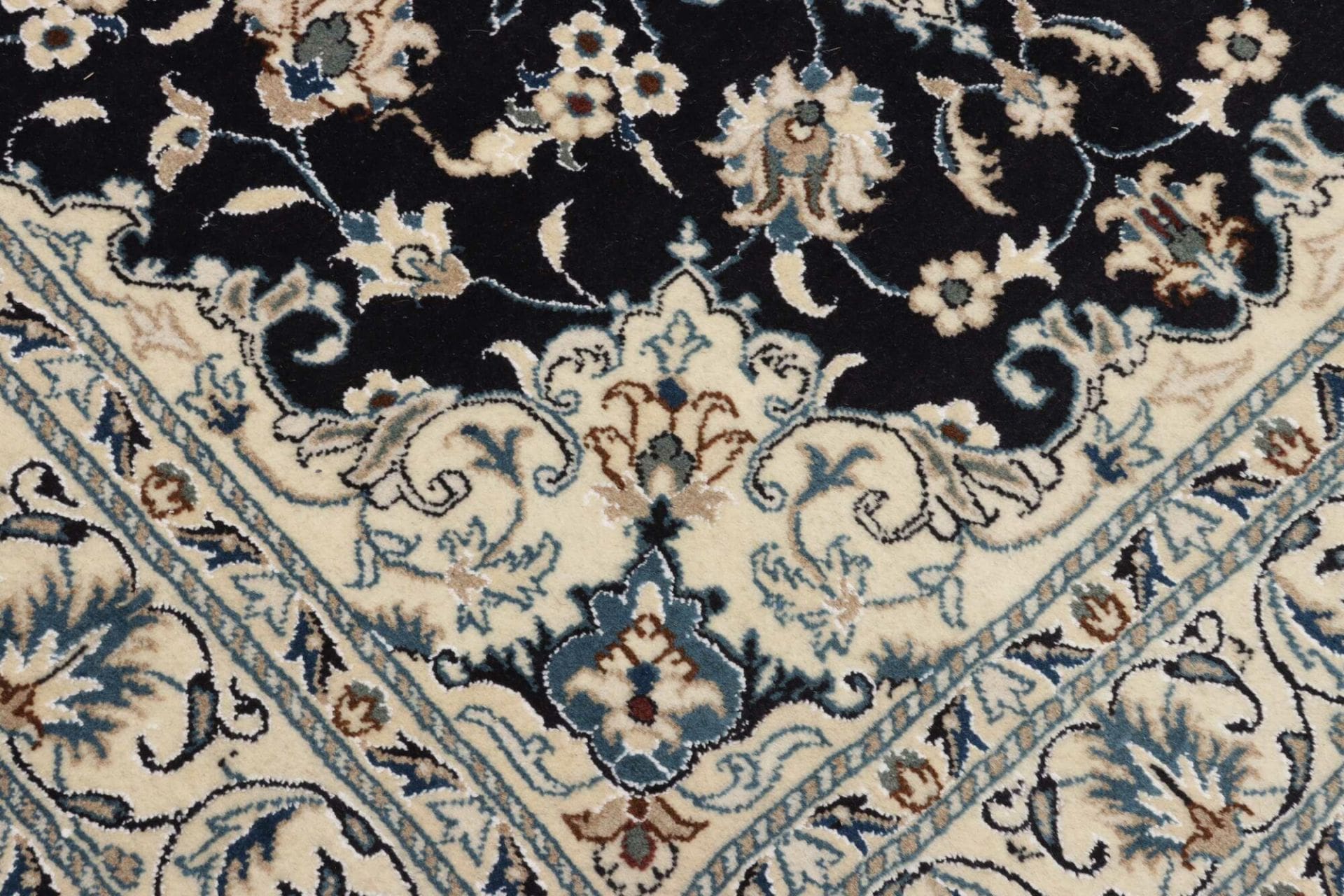 Handgeknüpfter Nain Perserteppich 151 × 205 cm